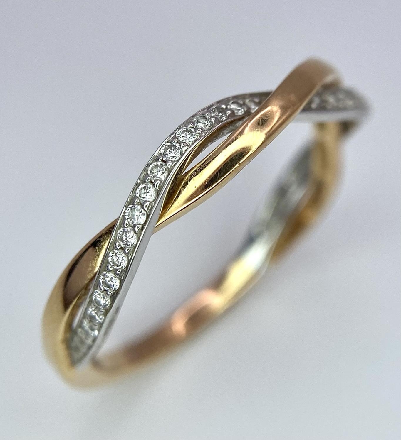 A job lot of three 18 K yellow gold items, consisting of a diamond bangle with an elegant cross over - Bild 2 aus 10