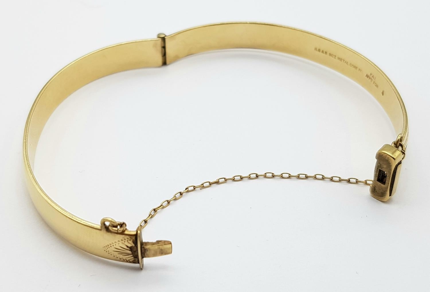 A 9K YELLOW GOLD AND METAL CORE ENGARVED BANGLE 18.3G , 53mm x 60mm diameter. ref: ADAM 9001 - Image 4 of 5