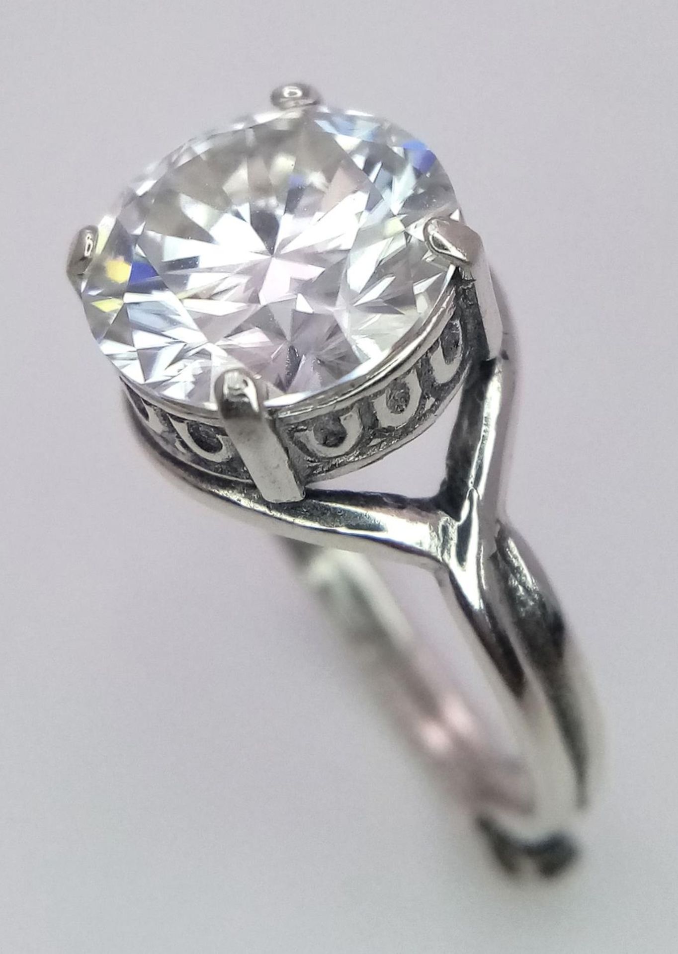 A 4ct Moissanite, 925 Silver Ring. Size T. Comes with a GRA certificate. - Image 3 of 6