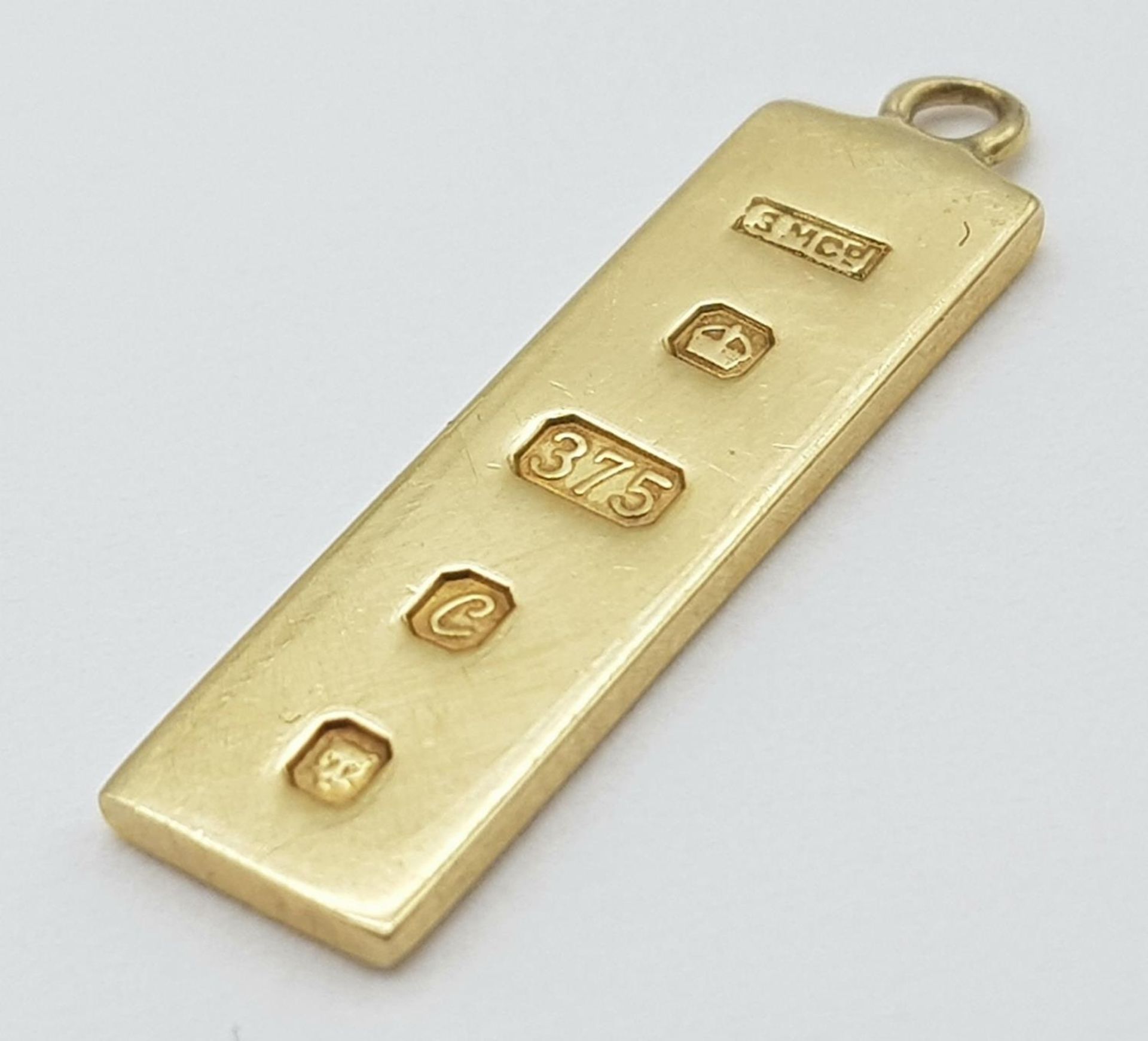 A 9K YELLOW GOLD INGOT PENDANT 1.5G , 21mm x 6mm. SC 9016