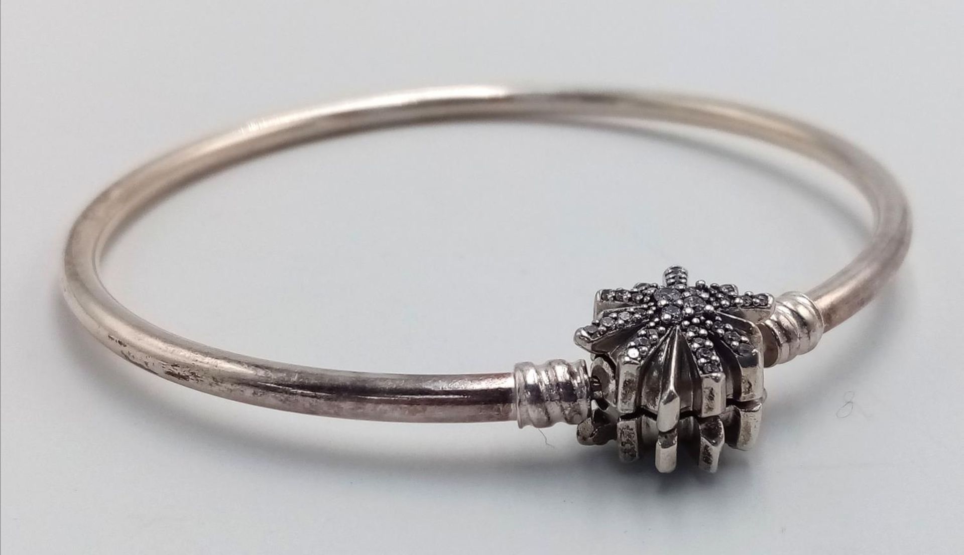 A PANDORA STERLING SILVER STONE SET CLASPED BANGLE 10G , APPROX 6.5CM DIAMETER. SC 9085 - Image 3 of 5