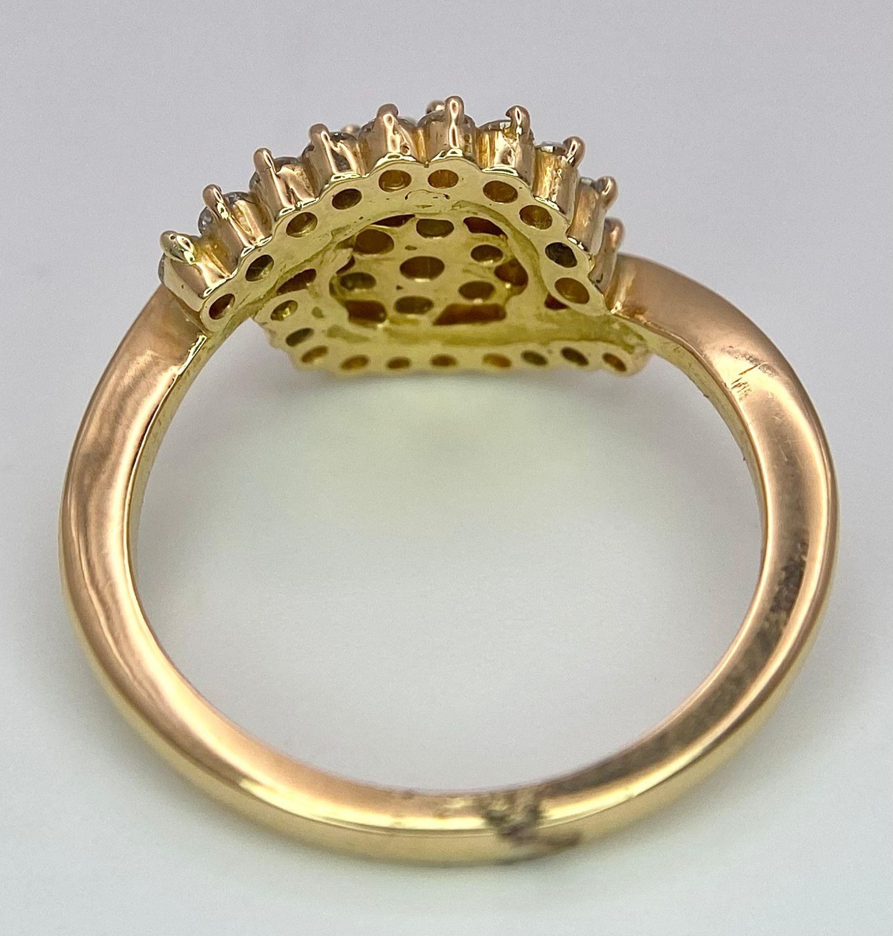 An attractive 14K Yellow Gold (tested as) Diamond Swirl Ring, 0.55ct diamond weight, 4.6g total - Image 5 of 6