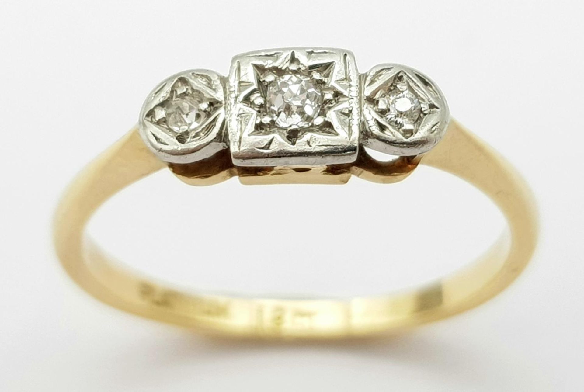 AN 18K YELLOW GOLD & PLATINUM VINTAGE DIAMOND RING. Size L, 2g total weight. Ref: SC 9051 - Image 2 of 5