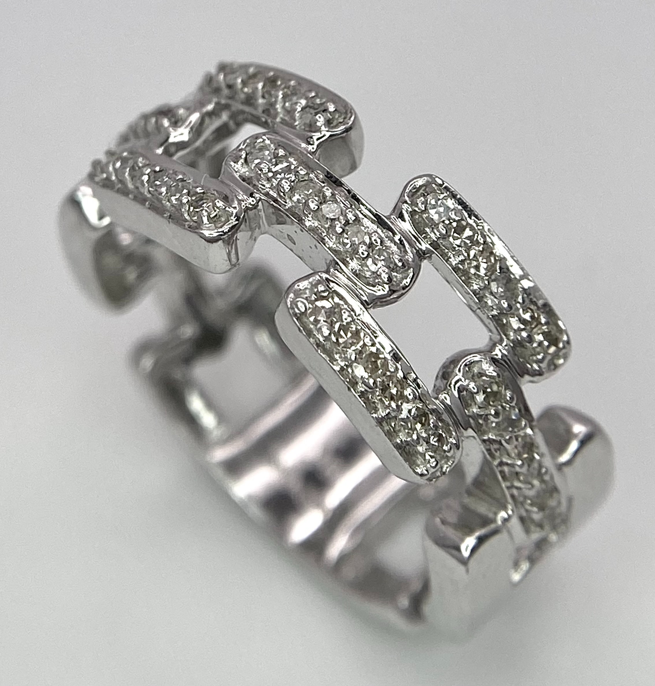 A 9K WHITE GOLD DIAMOND SET LINK RING. 0.25ctw, Size N, 4.7g total weight. Ref: SC 8003 - Image 5 of 6