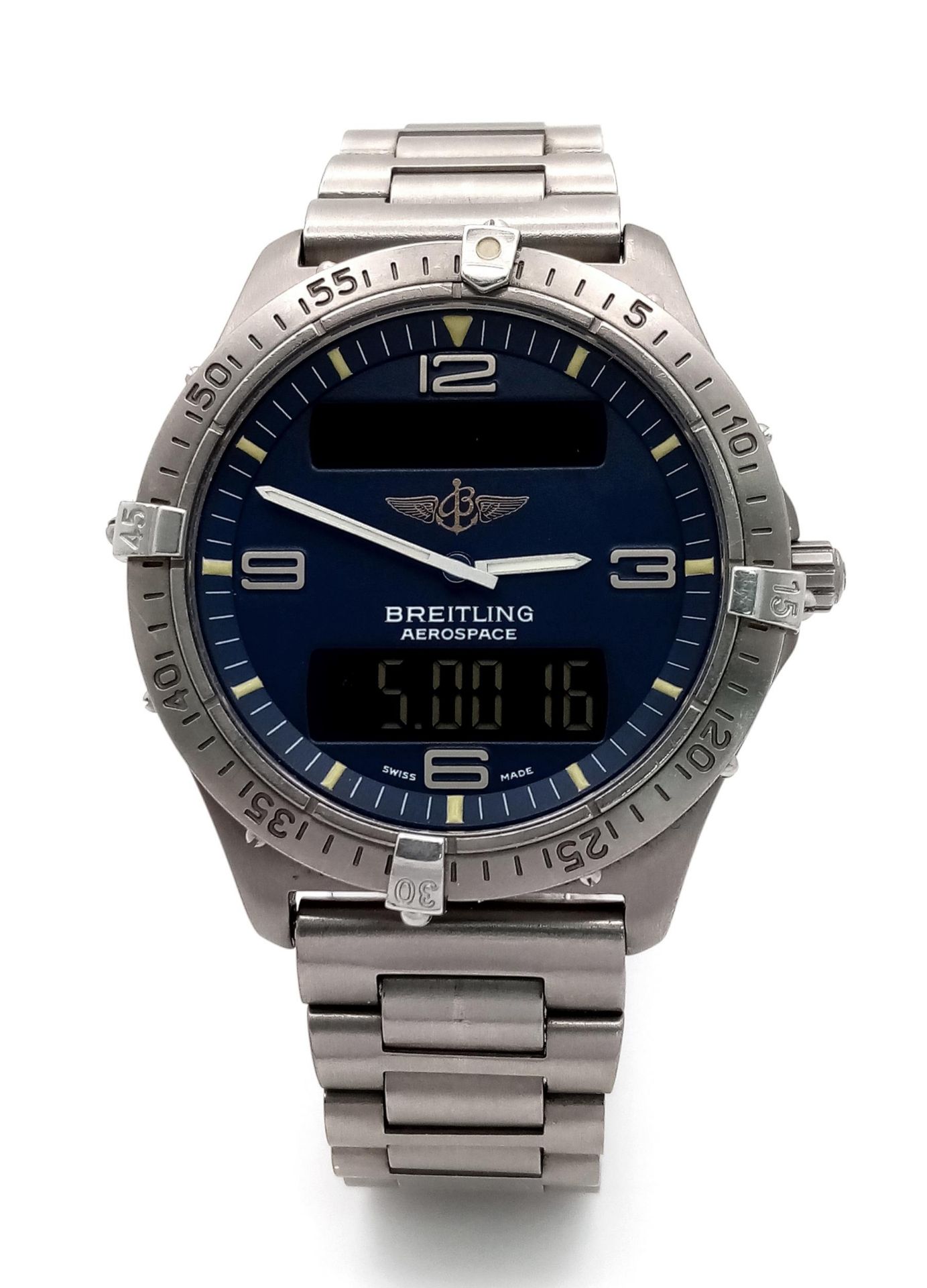 A Breitling E56062 Aerospace Quartz Pilots Watch. Titanium bracelet and case - 40mm. Blue dial - Bild 2 aus 9