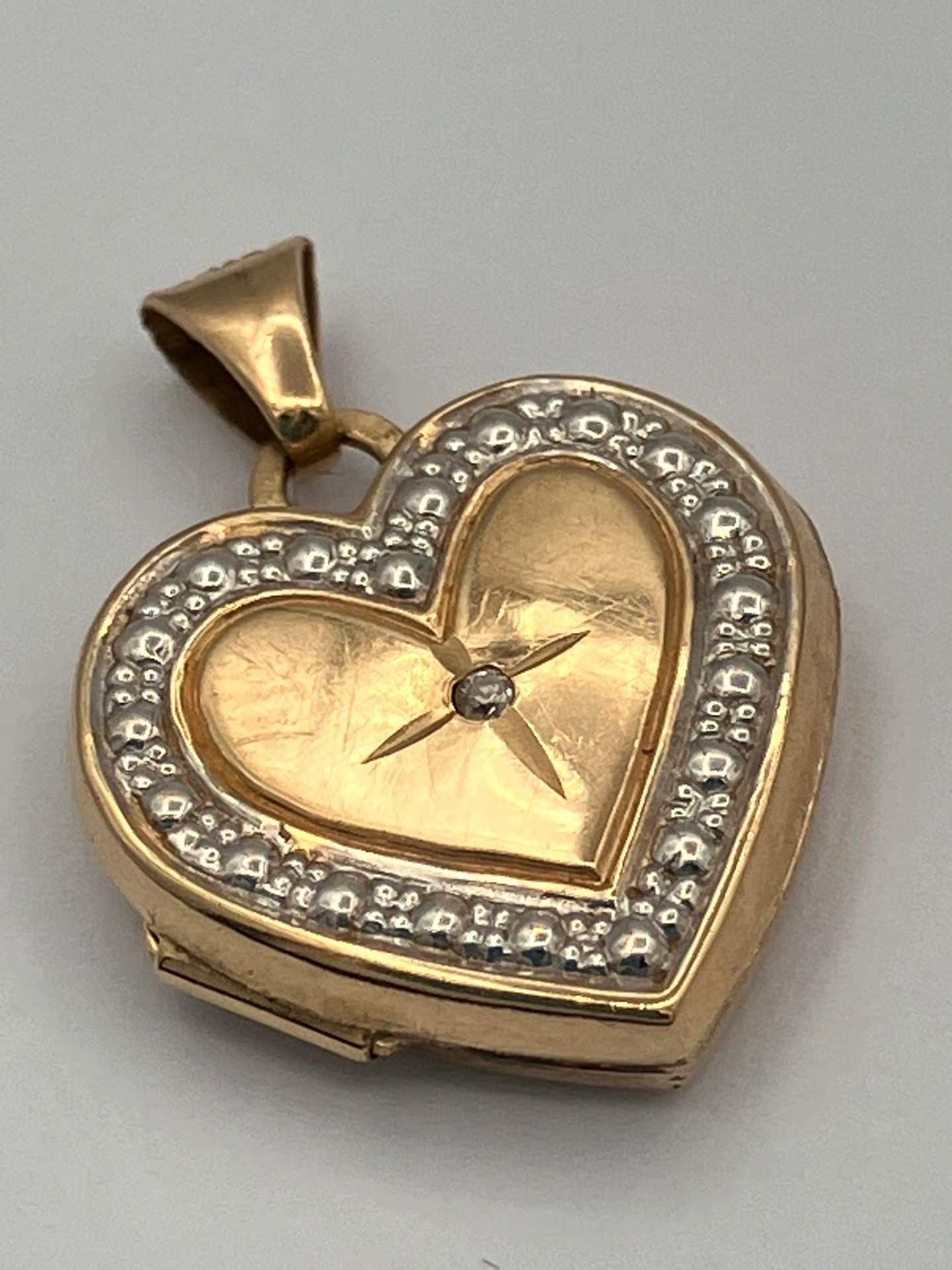9 carat yellow GOLD, HEART LOCKET with DIAMOND DETAIL. Full UK Hallmark.1.0 grams. 2.1 cm drop.