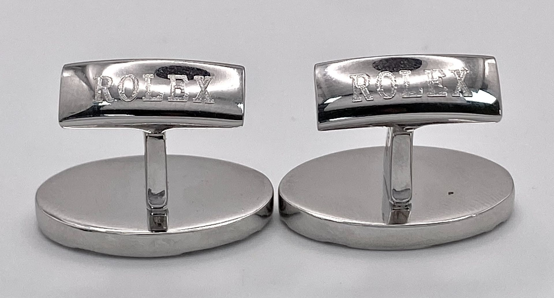 A white metal pair of modern ROLEX cufflinks, in a presentation box (not Rolex). We understand, - Bild 4 aus 7