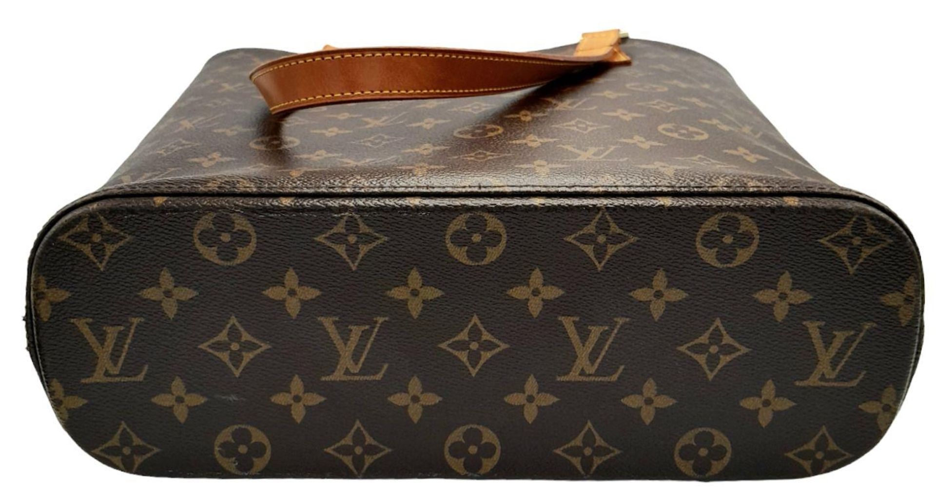A Louis Vuitton Vavin GM Tote Bag. Monogramed canvas exterior with gold-toned hardware and two - Bild 3 aus 7