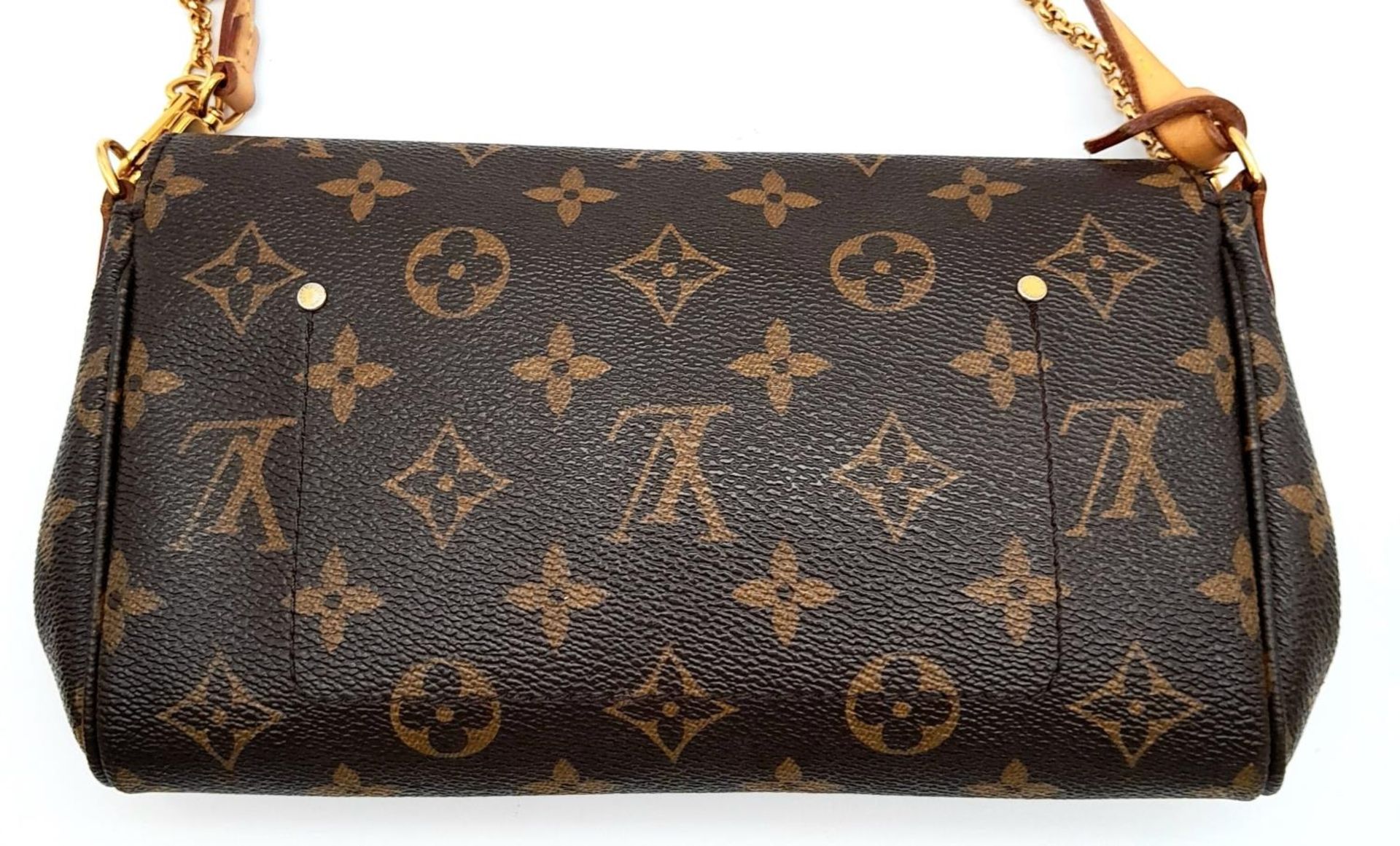 A Louis Vuitton Favourite PM Bag. Monogramed canvas exterior with gold-toned hardware, thin - Bild 2 aus 15