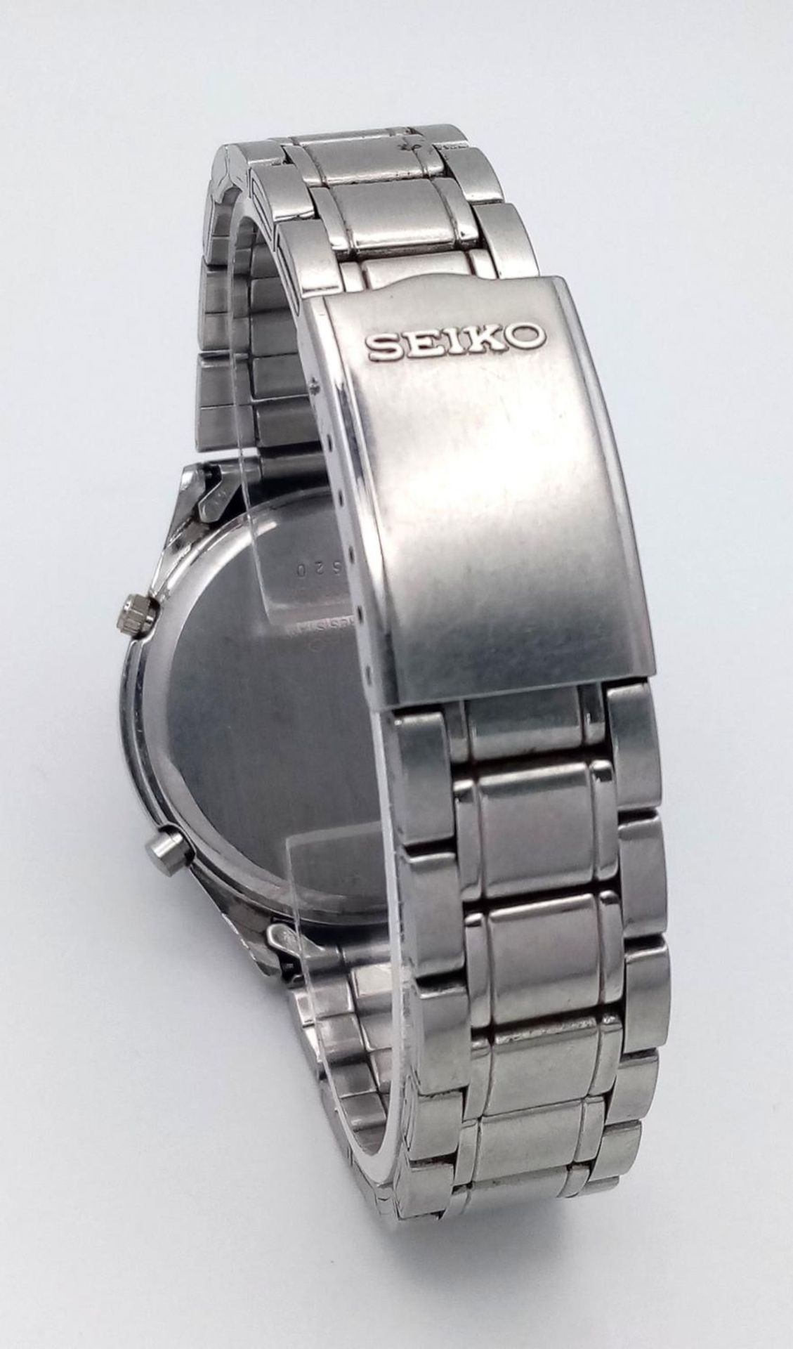 A Seiko Chronograph Quartz Alarm Gents Watch. Stainless steel bracelet and case - 38mm. Black dial - Image 5 of 7