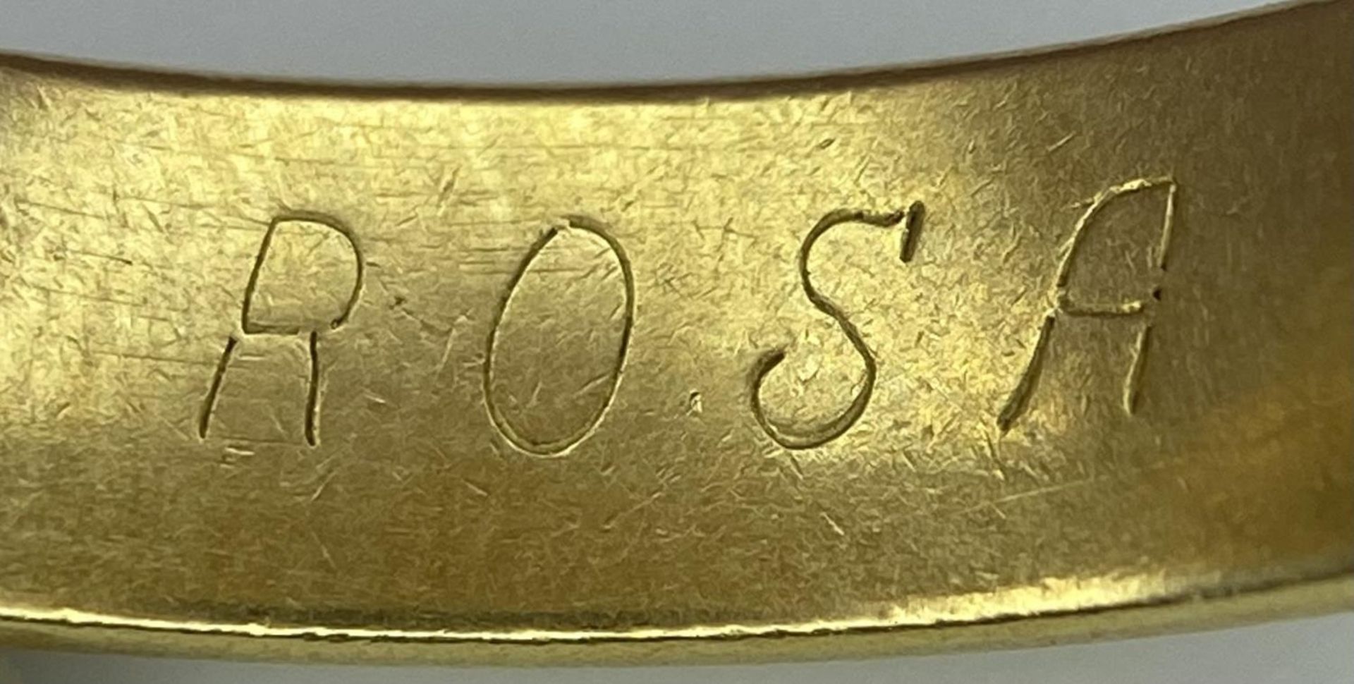 A 18ct Yellow Gold Diamond Wedding Band Ring, 0.02ct diamond, size Q, 7.5g total weight. ref: 1522I - Bild 8 aus 8