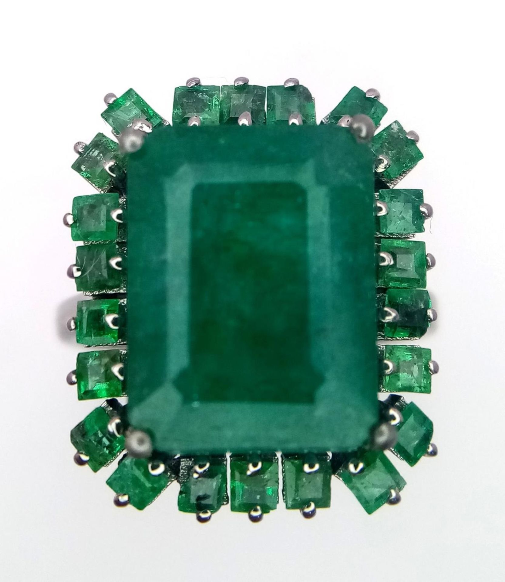 A 6.45ct Emerald Ring with 0.90ctw of Emerald Accents. Set in 925 Silver. Size L. Ref: CD-1331 - Image 2 of 5