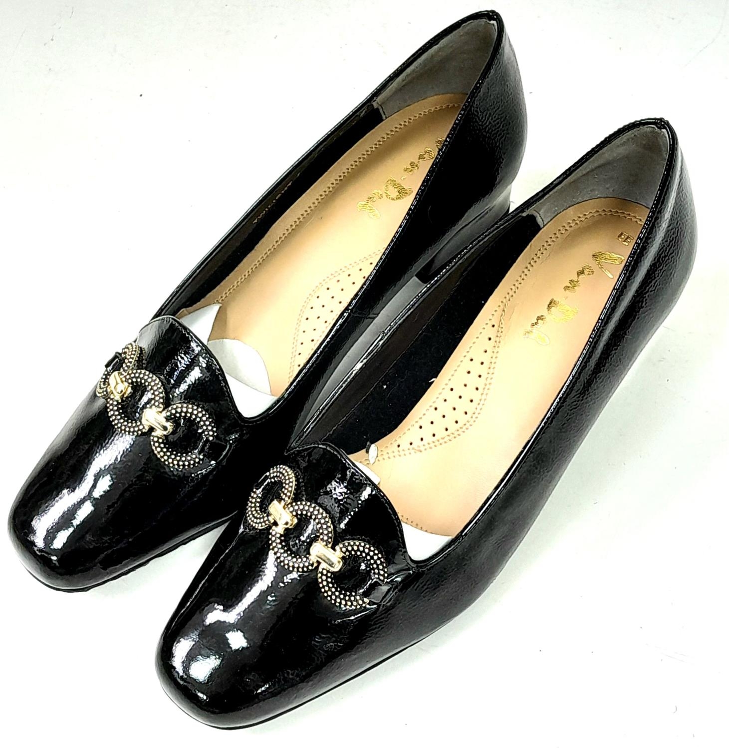 An Unused pair of "Twilight" lacquered ladies shoes by Van Dal, Size 5 ,1.5" heel. In box.