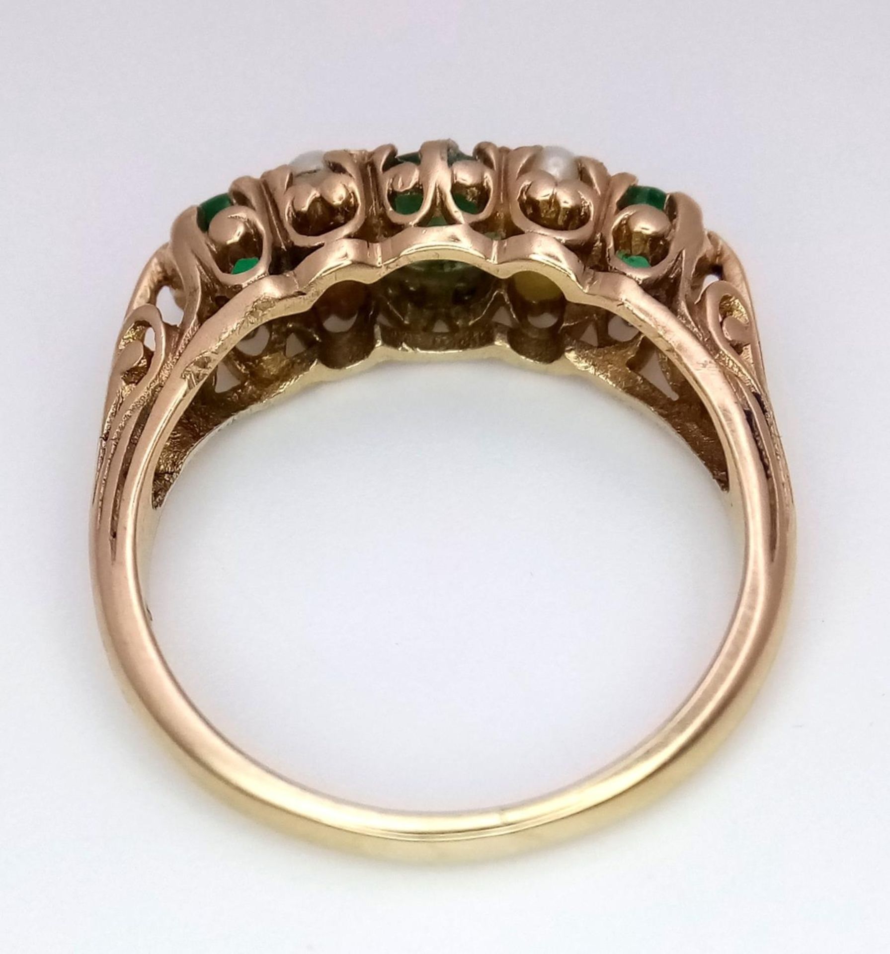 A 9K Yellow Gold Emerald and Seed Pearl Ring. Size P, 3.52g total weight. - Image 4 of 5
