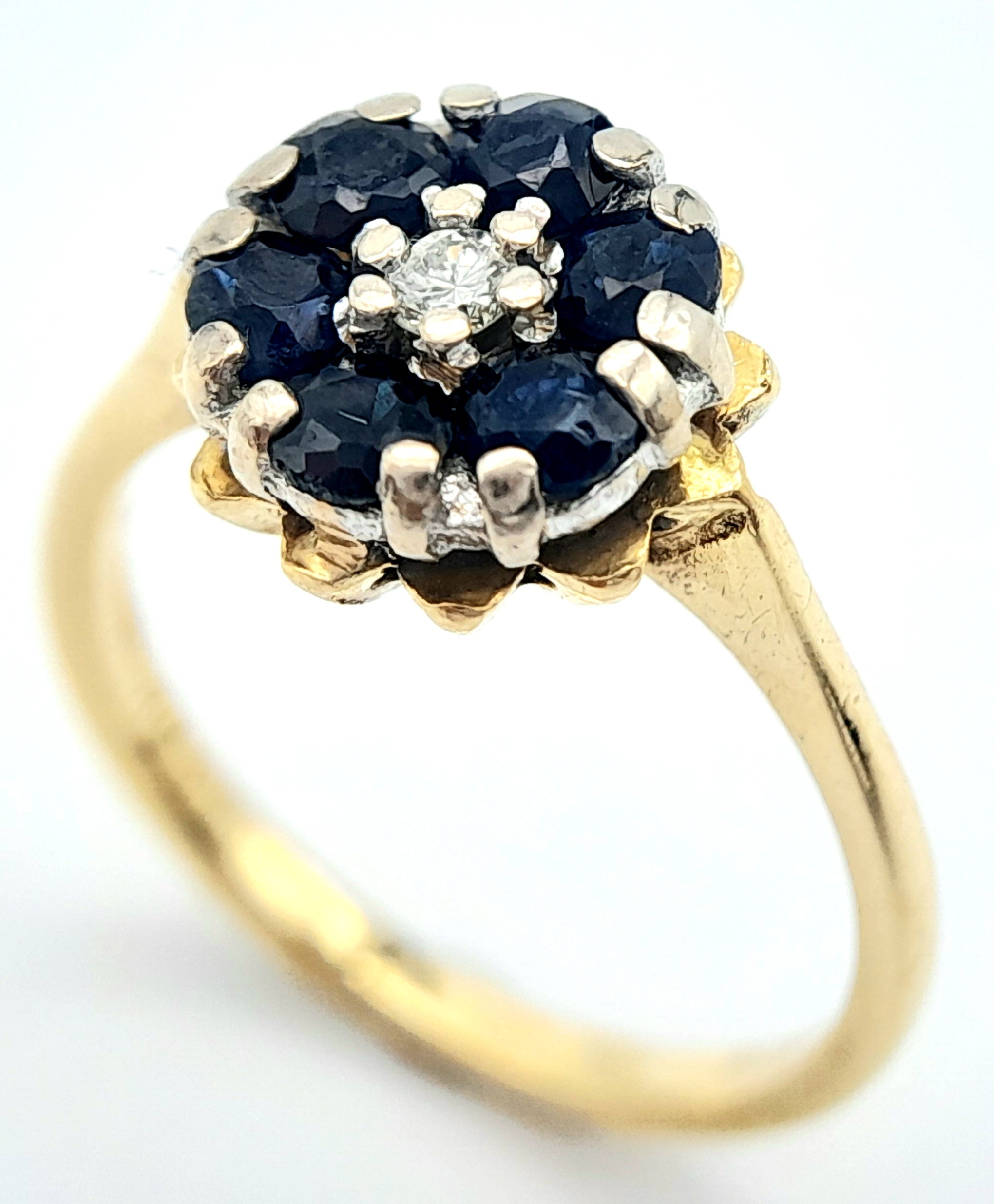 AN 18K YELLOW GOLD VINTAGE DIAMOND & SAPPHIRE RING. Size K, 3.5g total weight. Ref: SC 8070 - Image 2 of 6