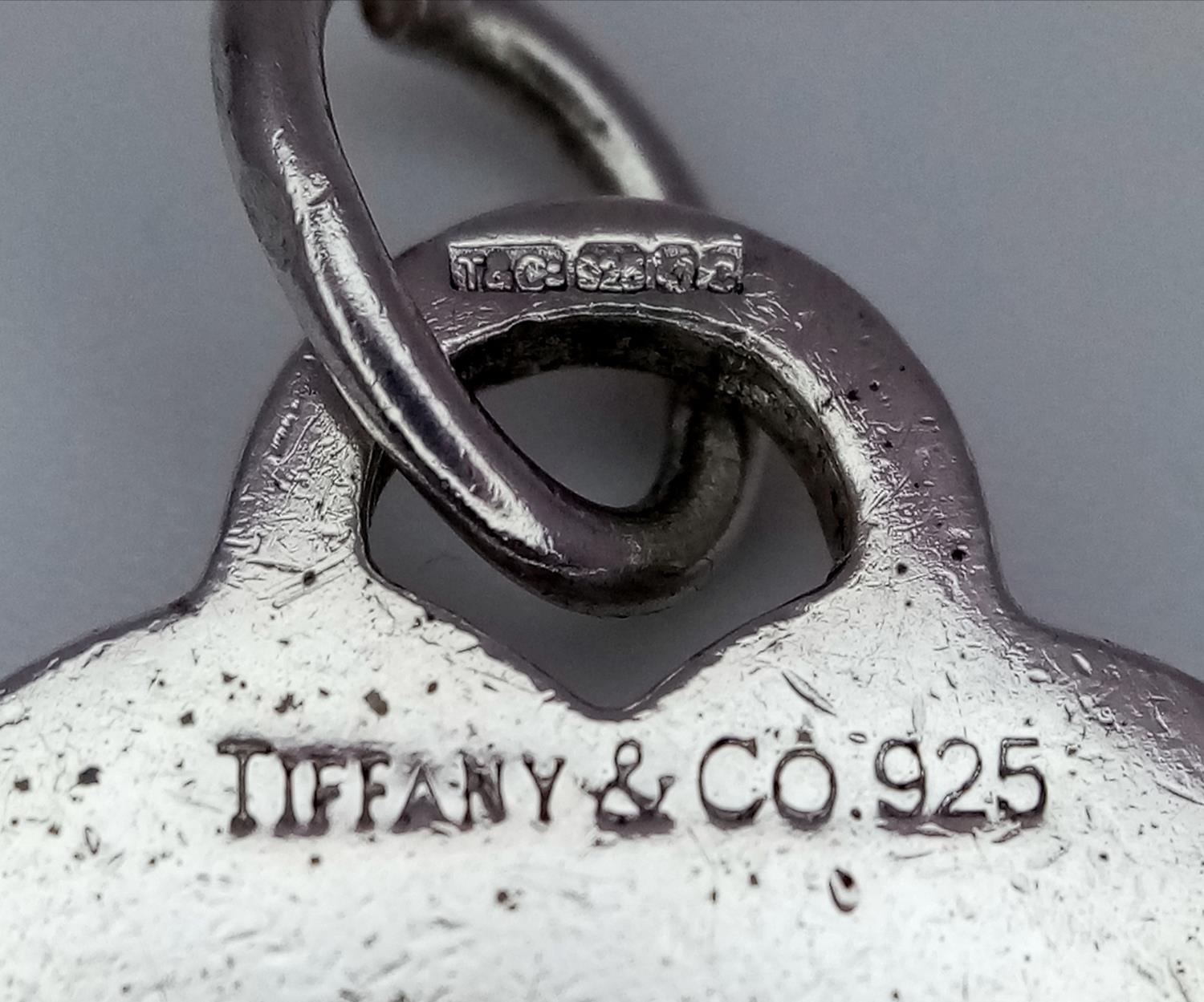 A TIFFANY & CO STERLING SILVER HEART PENDANT 7.1G , 30mm x 19mm. SC 9084 - Image 3 of 4