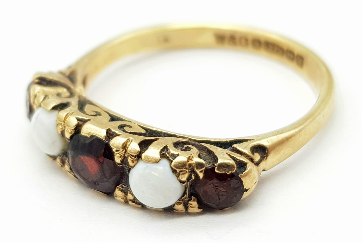 A 9K YELLOW GOLD GARNET & OPAL 5 STONE RING. Size K, 2.1g total weight. Ref: SC 9019 - Image 3 of 5