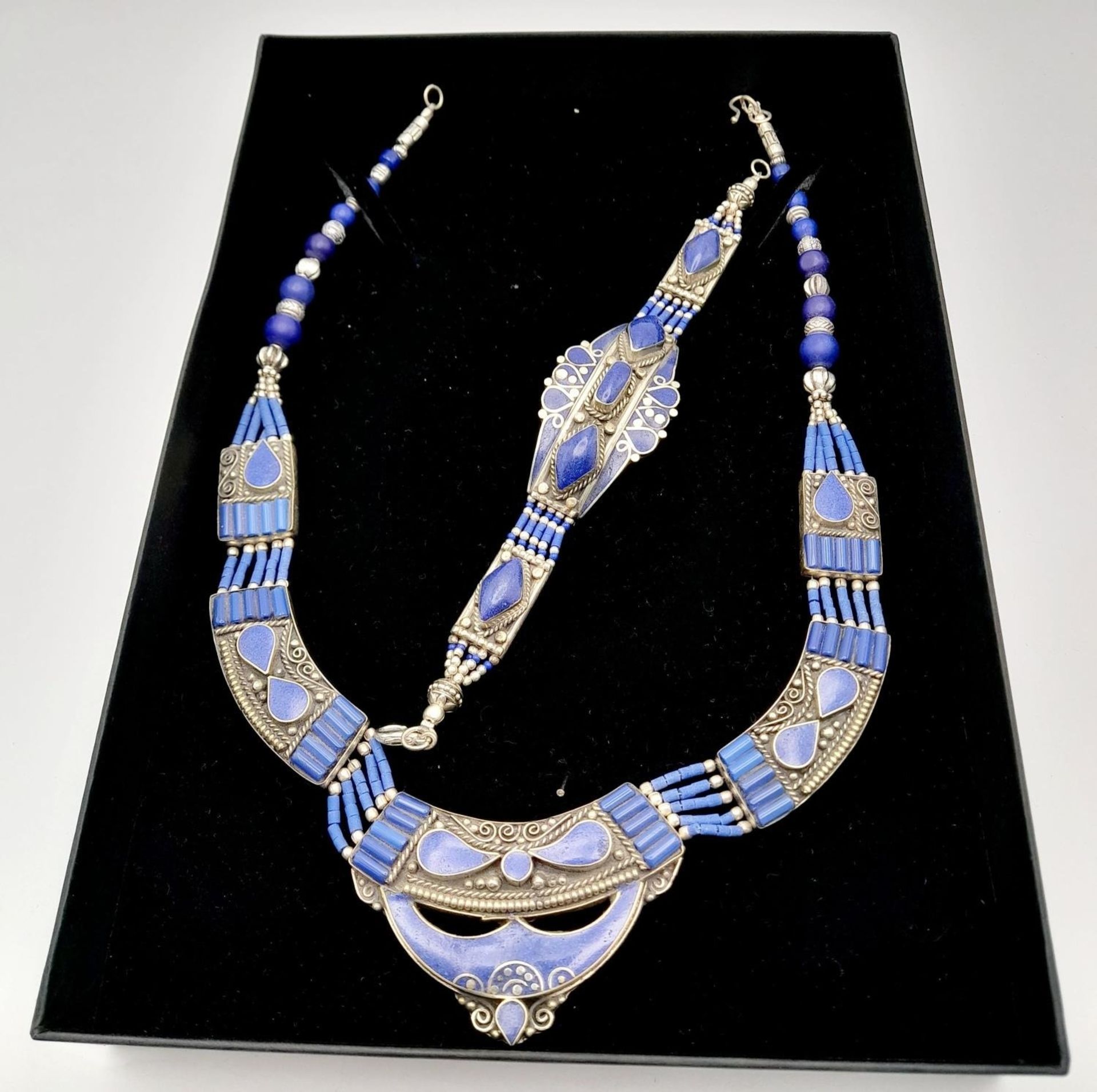 A tribal, wonderfully crafted, white metal and lapis lazuli necklace and bracelet set in a - Image 2 of 6