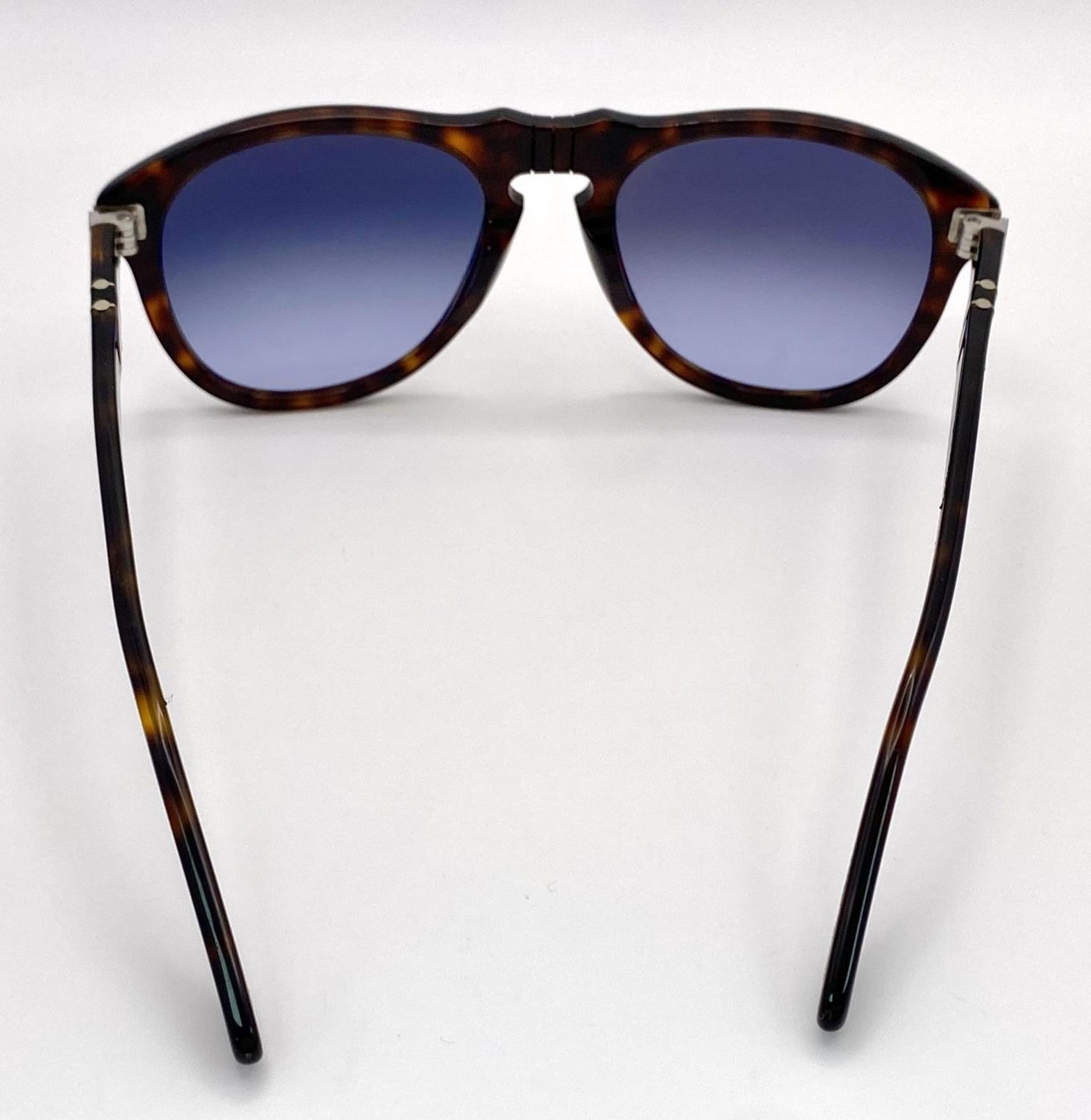 A Pair of Designer Persol Sunglasses. - Bild 4 aus 7