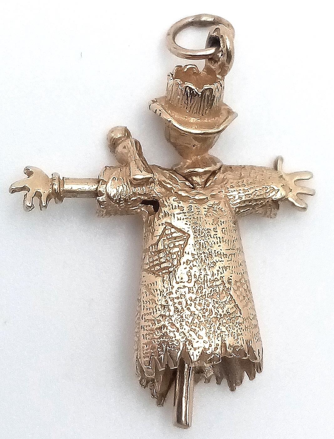 A 9K YELLOW GOLD SCARECROW CHARM WITH MOVING PARTS. 28mm length, 3.2g weight. Ref: SC 9056 - Image 2 of 3