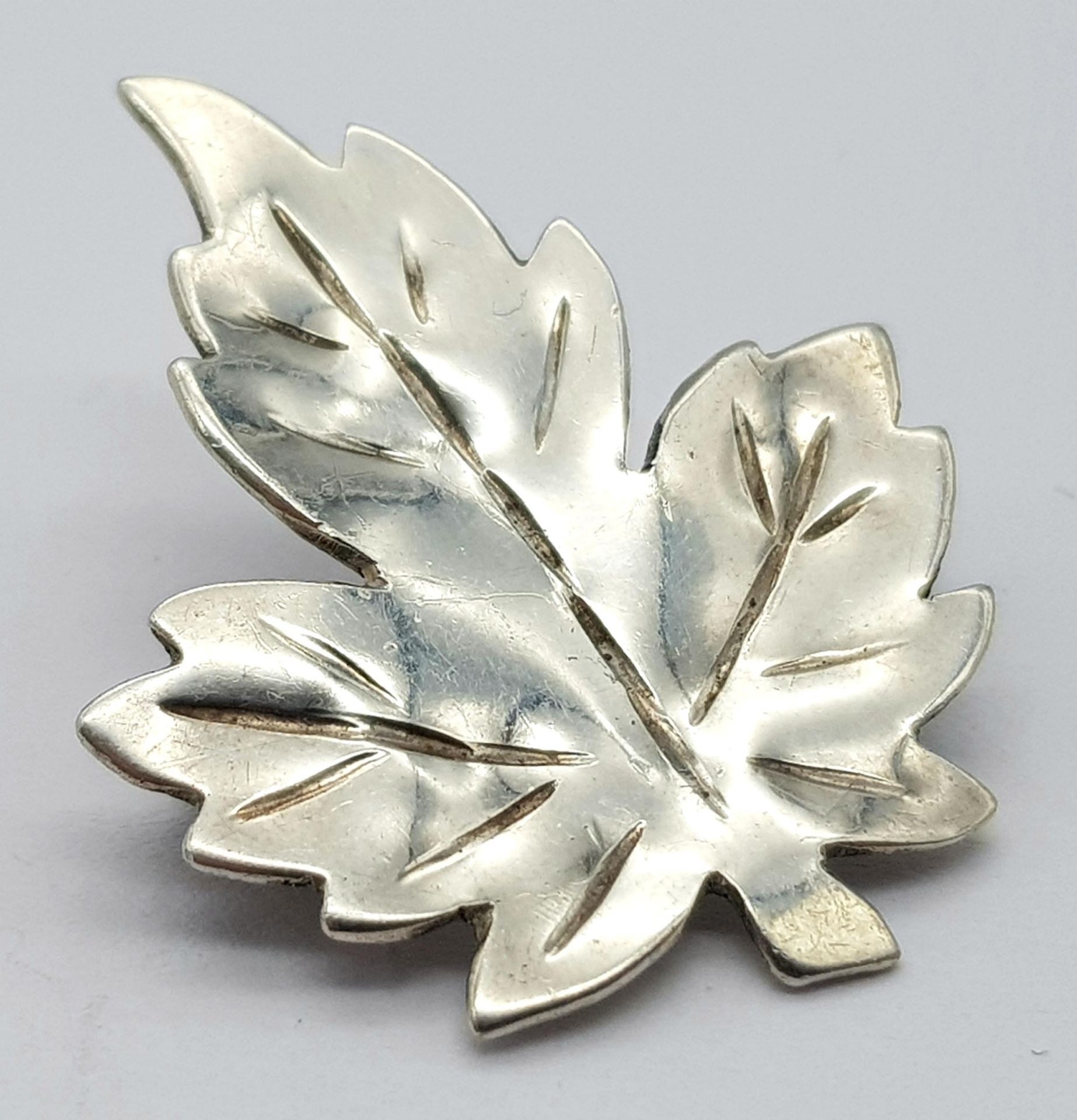 A Vintage Bob Ford Maple Leaf Silver Brooch. 3 x 2.5cm