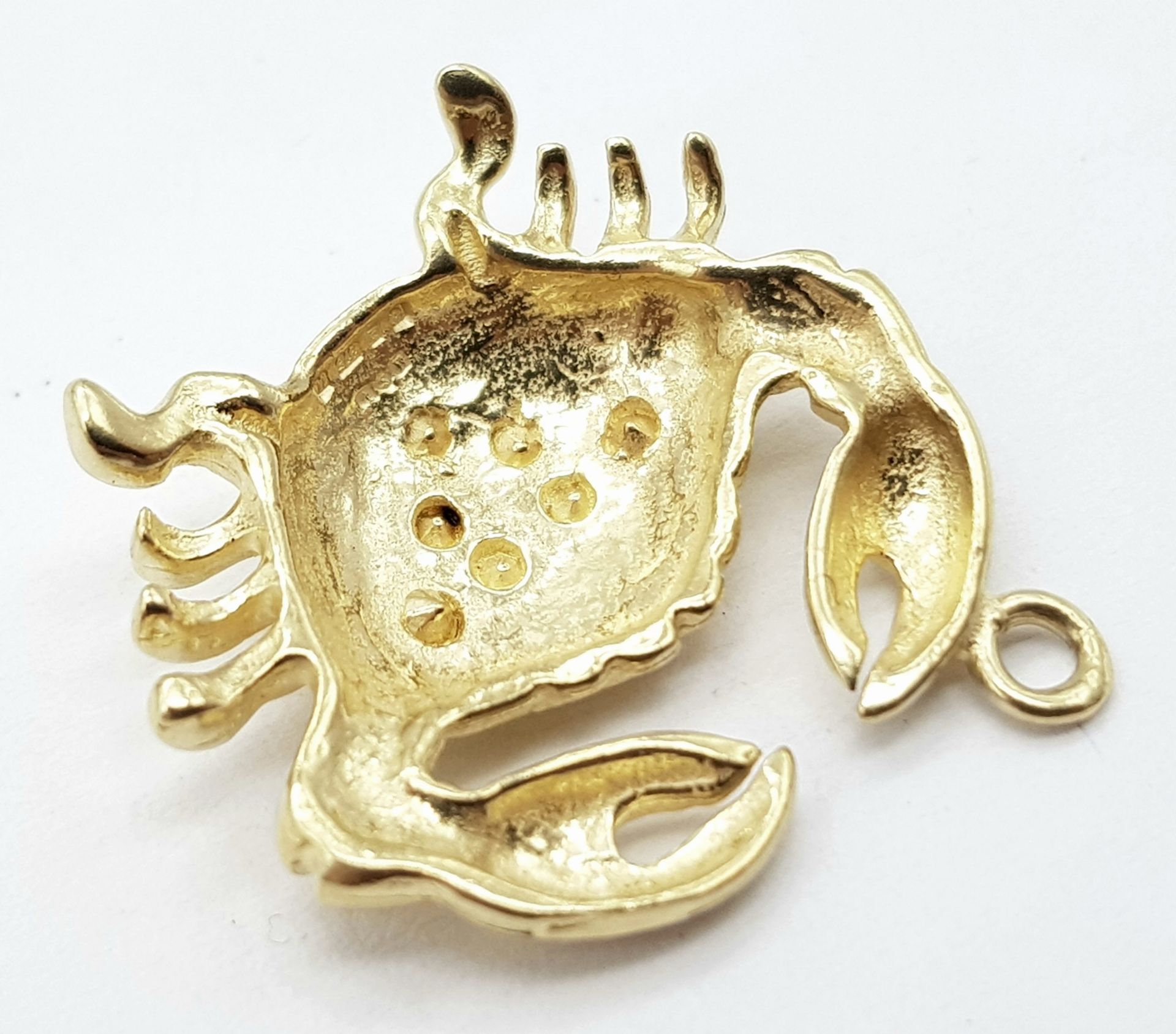 A 9K Yellow Gold Crab (cancer) Star Sign Pendant. 2.48g. 2cm. Ref: 629761K. - Image 3 of 5