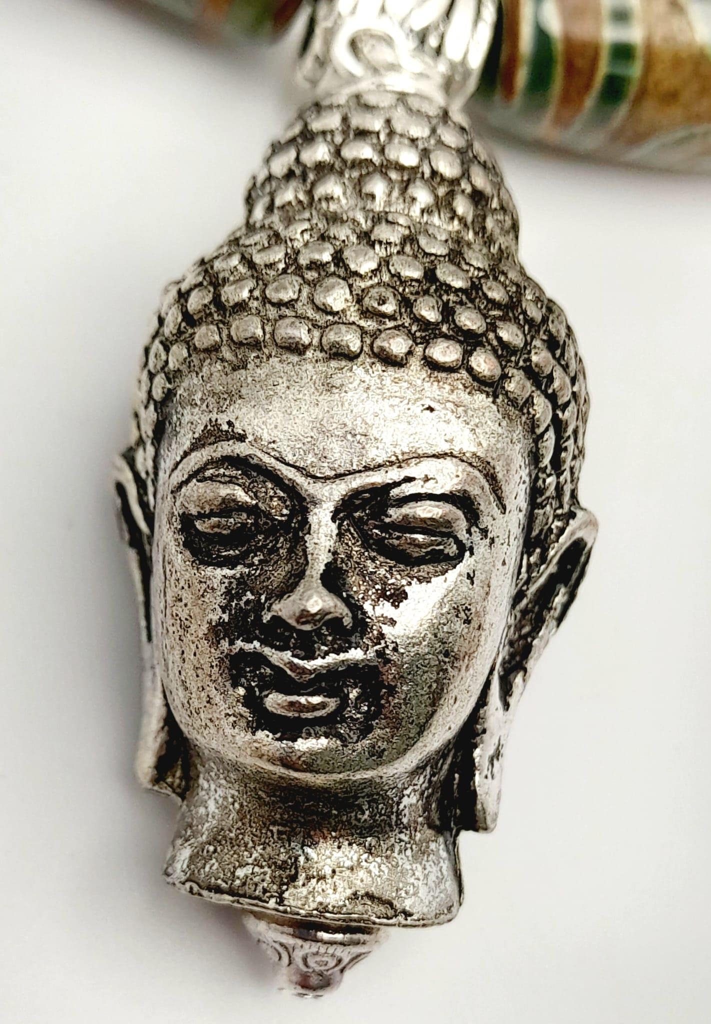 A Tibetan silver, Buddhist, necklace and earrings set with light coloured, three eyed, agate, DZI - Image 3 of 6