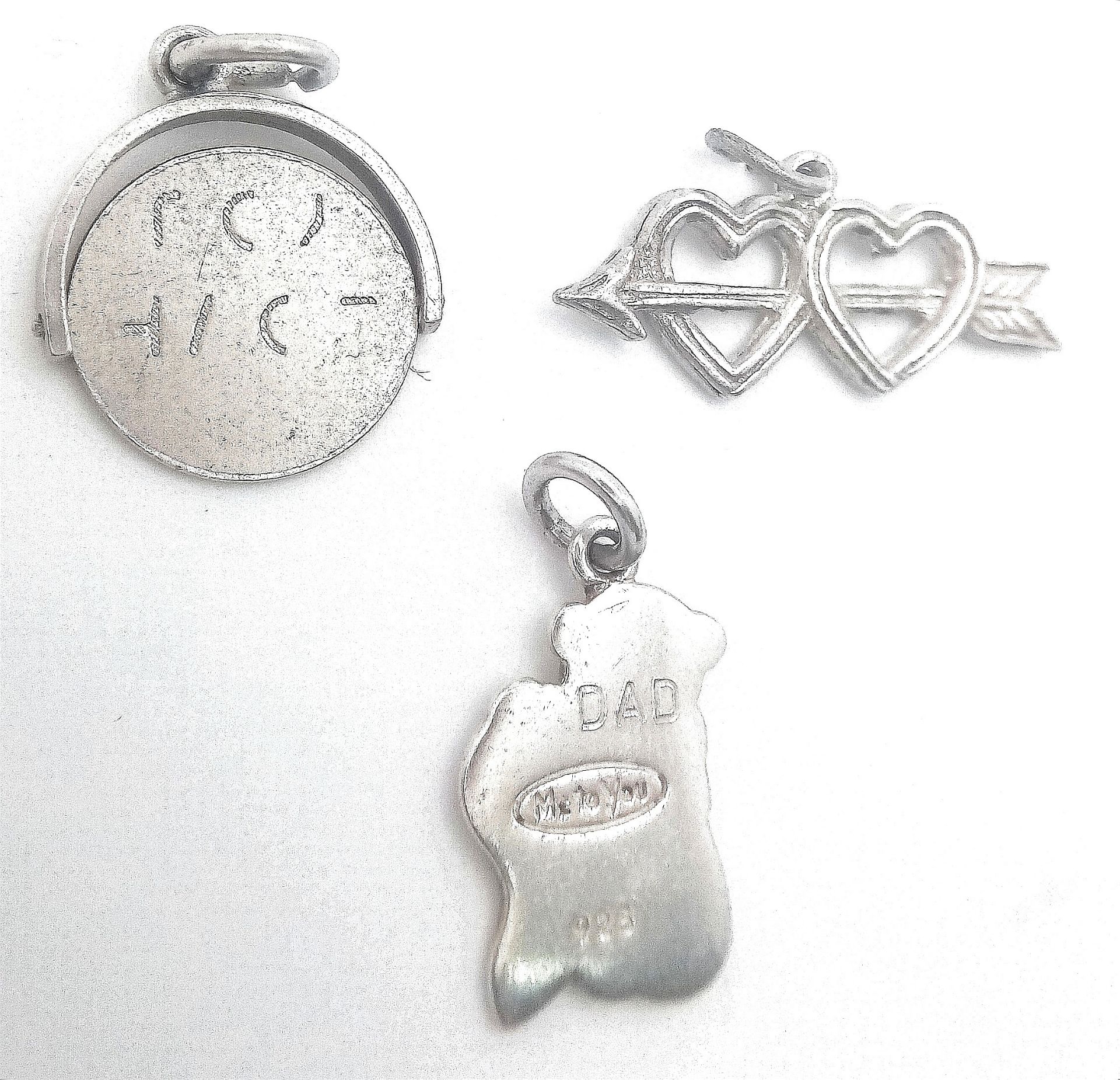 3 X STERLING SILVER LOVE THEMED CHARMS - DOUBLE HEART & ARROW, ME TO YOU TEDDY, AND I LOVE YOU - Bild 2 aus 4