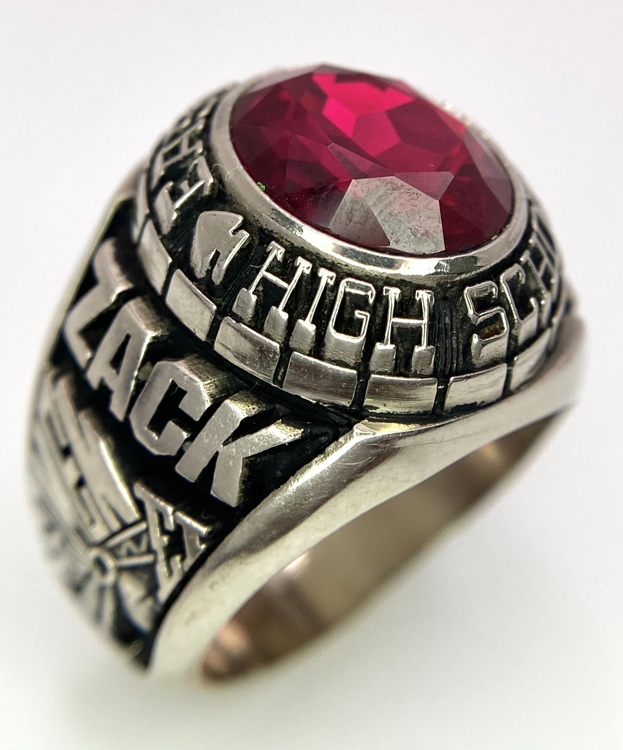 A 10K White Gold and Ruby Gents High School Ring. Size P 1/2. 18g total weight. Ref: 17043 - Image 2 of 9