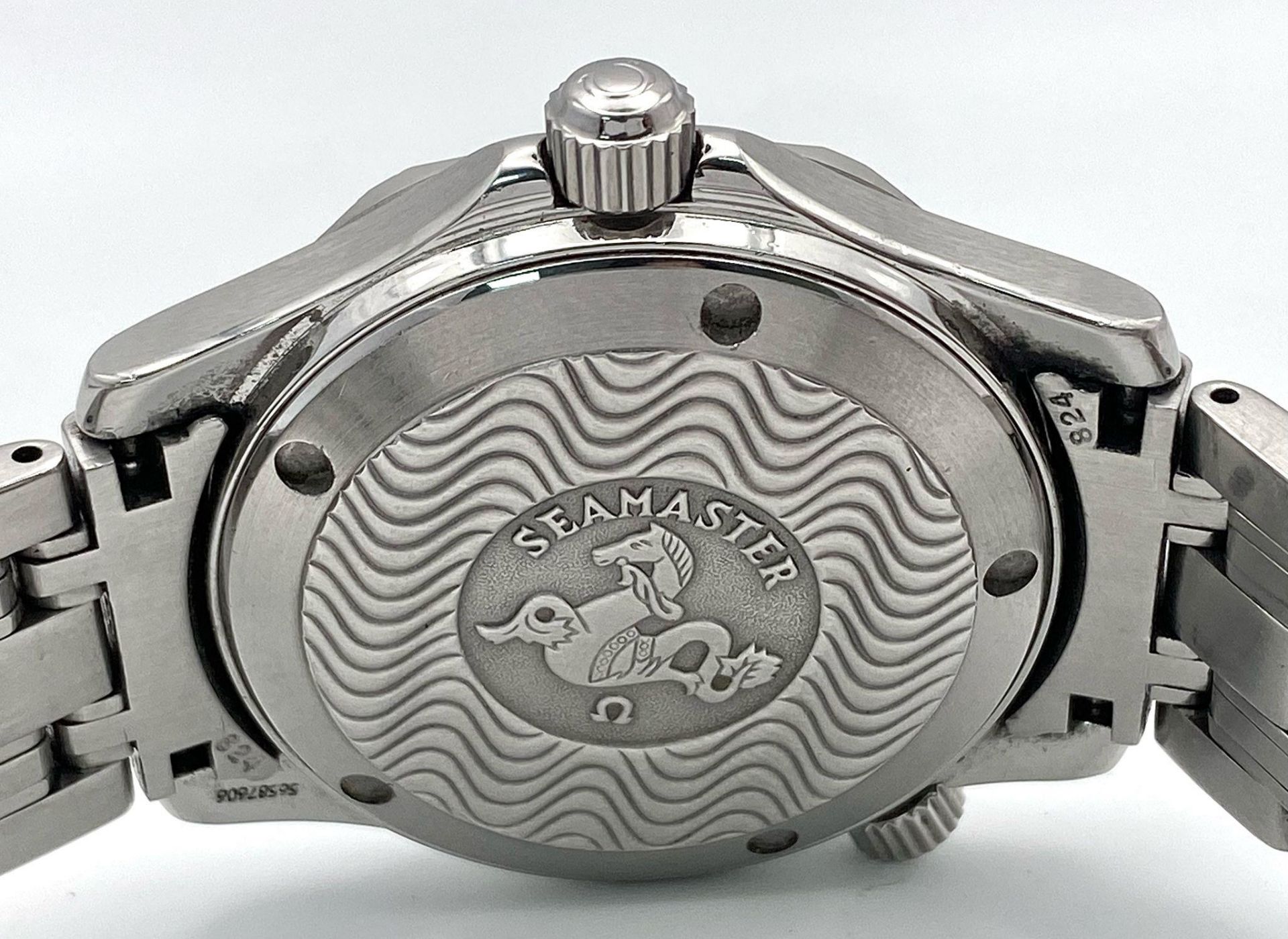 An Omega Seamaster Professional Quartz Divers Watch. Stainless steel bracelet and case - 37mm. - Image 7 of 9