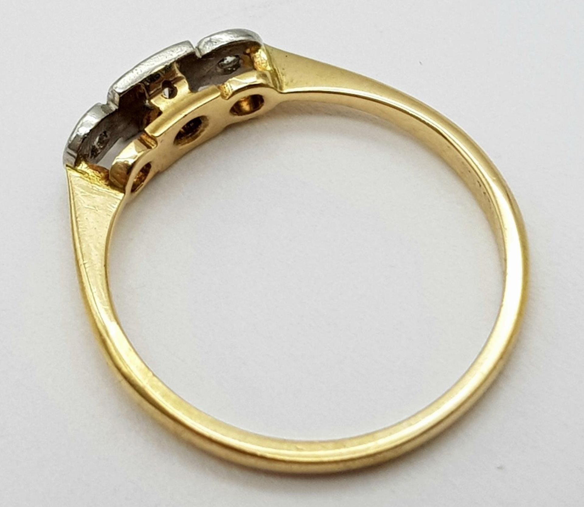 AN 18K YELLOW GOLD & PLATINUM VINTAGE DIAMOND RING. Size L, 2g total weight. Ref: SC 9051 - Image 4 of 5