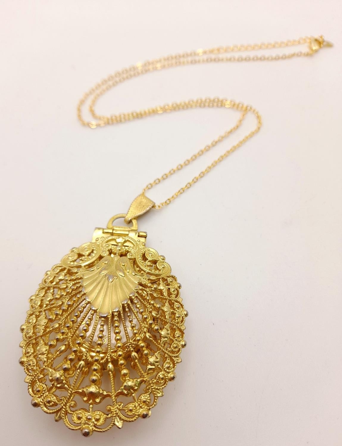 A vintage, sterling silver and 18 K yellow gold-plated chain necklace with an intricate filigree - Bild 2 aus 8