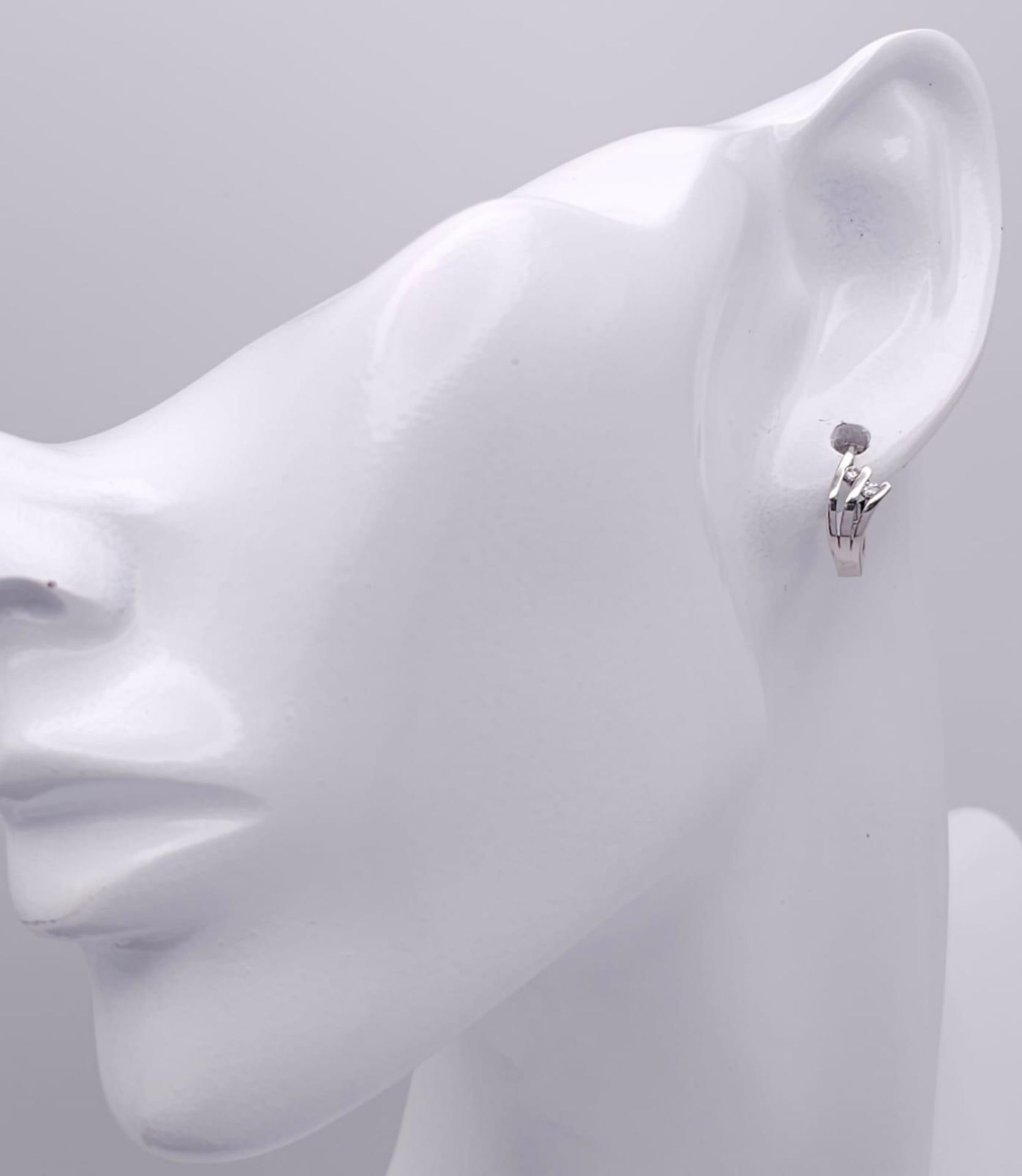 Pair of 18K White Gold CZ Mini Hoops earrings, 3.1g total weight - Bild 5 aus 6