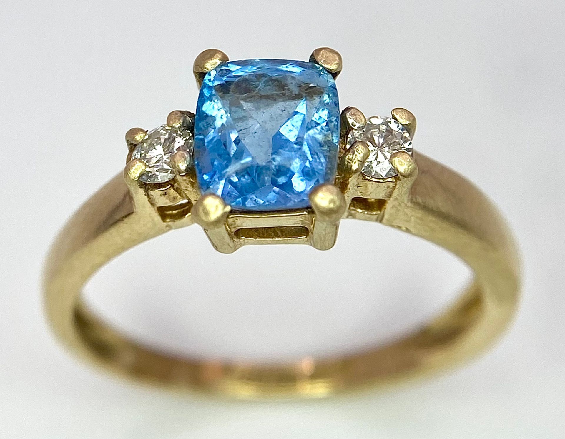 A 9K Yellow Gold Aquamarine and Diamond Ring. Size M, 2.14g total weight. - Bild 2 aus 7