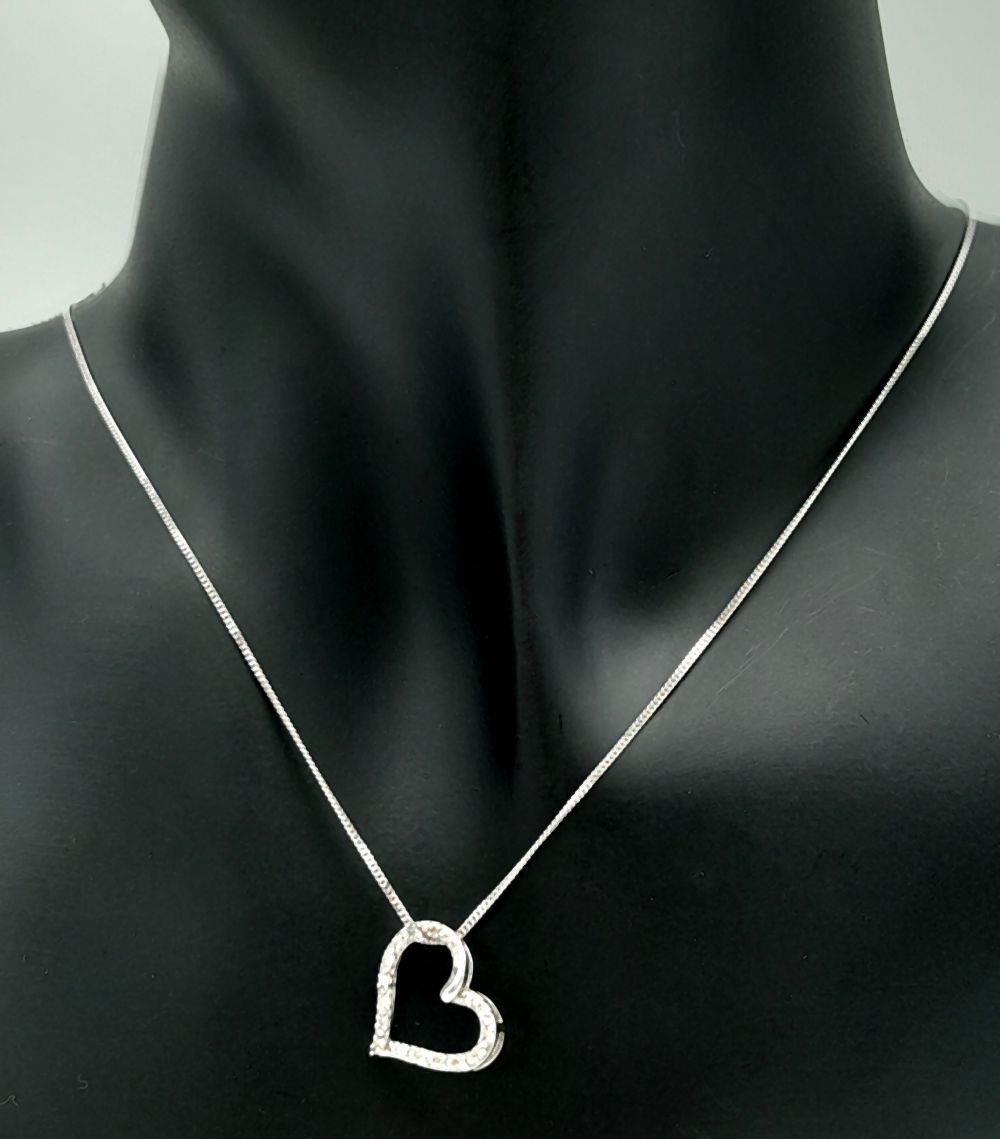 A 9K White Gold Diamond Heart Pendant Necklace. Comes with presentation box. 1.3cm pendant, 45cm - Image 3 of 7