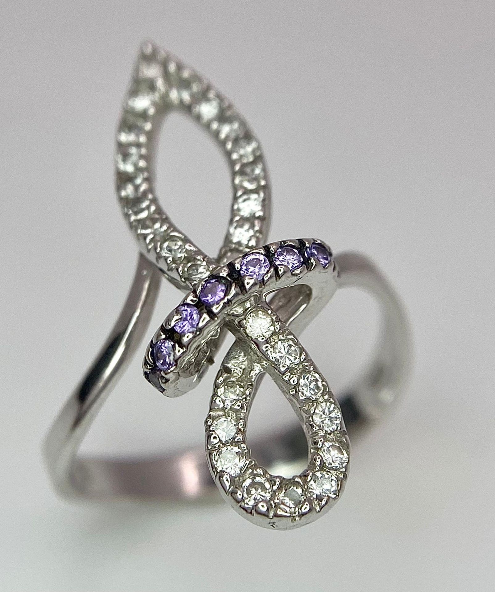An 18K White Gold CZ Fancy Knot Ring. Size O. 3.9g weight. - Image 4 of 7