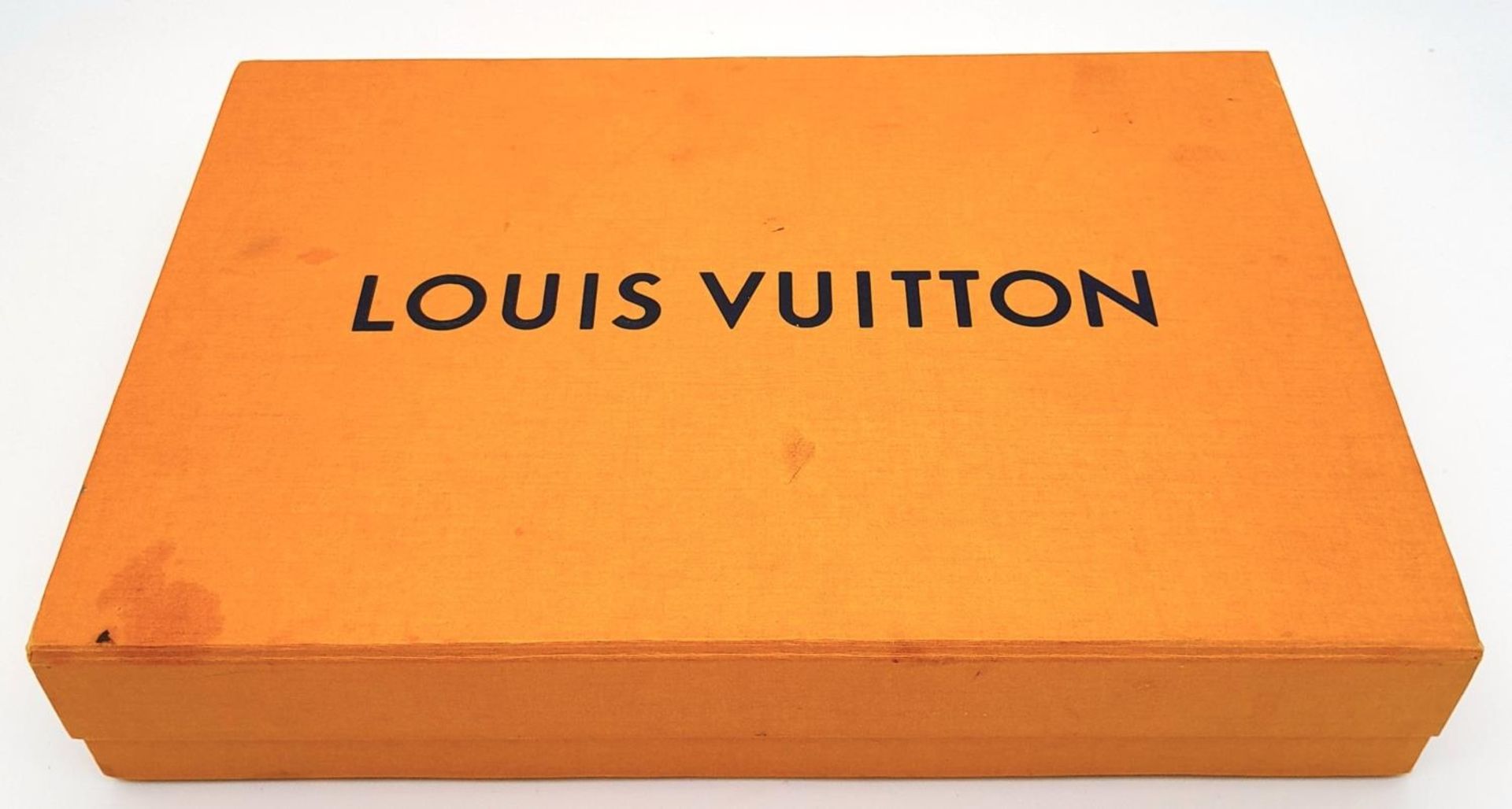 A Louis Vuitton Favourite PM Bag. Monogramed canvas exterior with gold-toned hardware, thin - Bild 15 aus 15