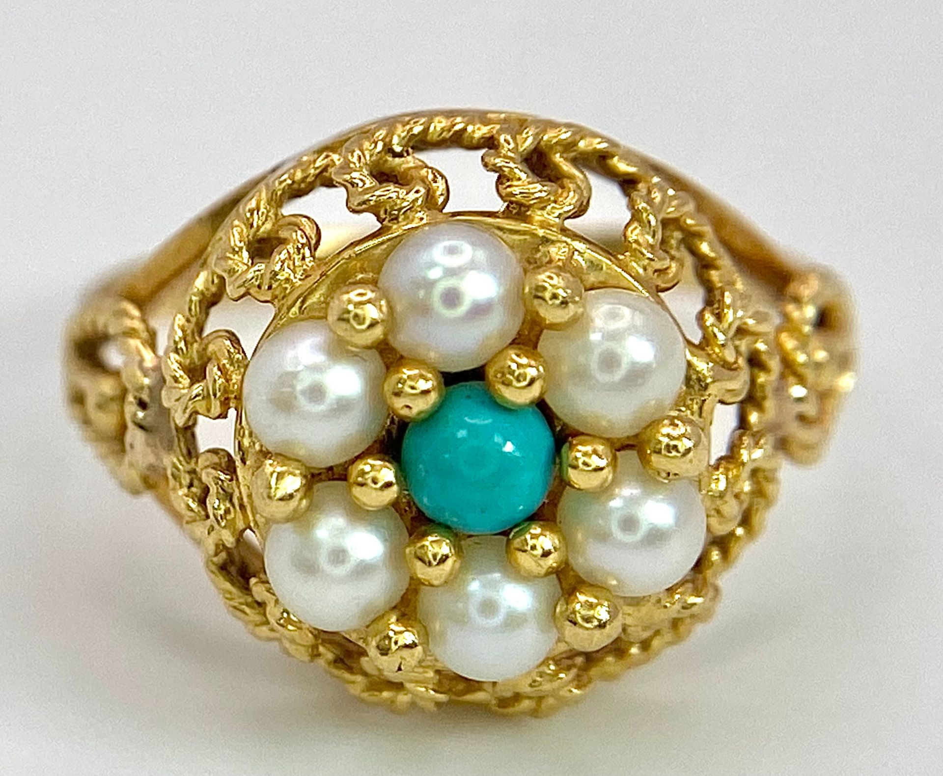A 14K (TESTED) YELLOW GOLD VINTAGE PEARL & TURQUISE RING. Size K, 2.9g total weight. Ref: SC 9031 - Image 4 of 5