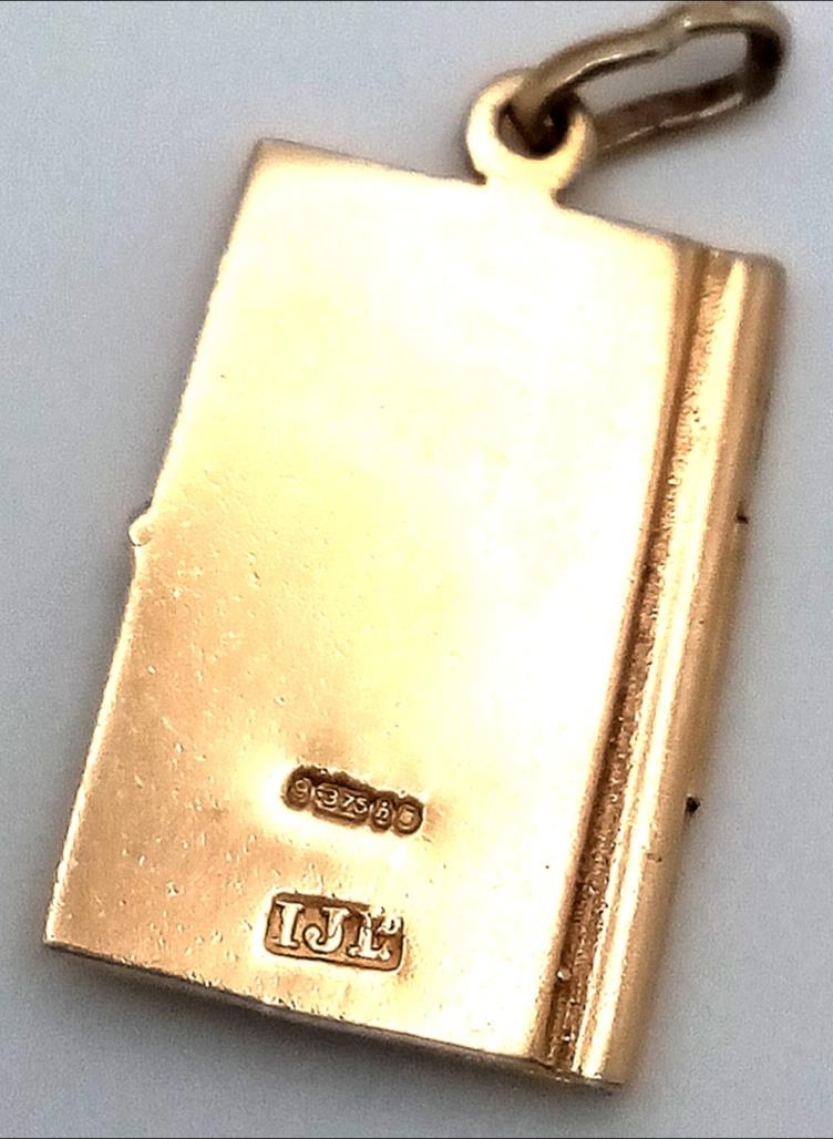 A 9K YELLOW GOLD DRIVING LICENCE CHARM, WHICH OPENS UP. 3cm length, 4.7g weight. Ref: SC 9057 - Image 2 of 4