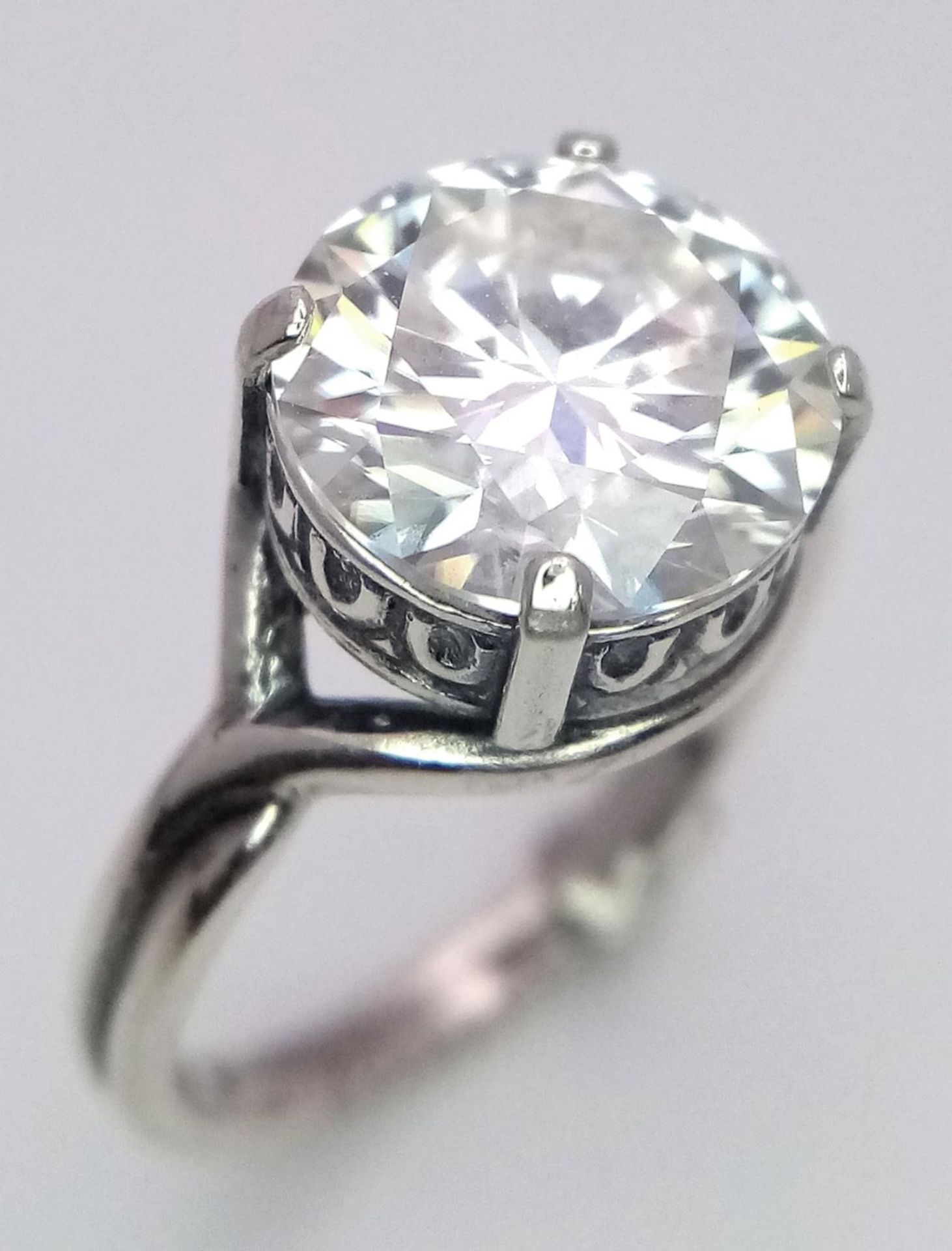 A 4ct Moissanite, 925 Silver Ring. Size T. Comes with a GRA certificate.