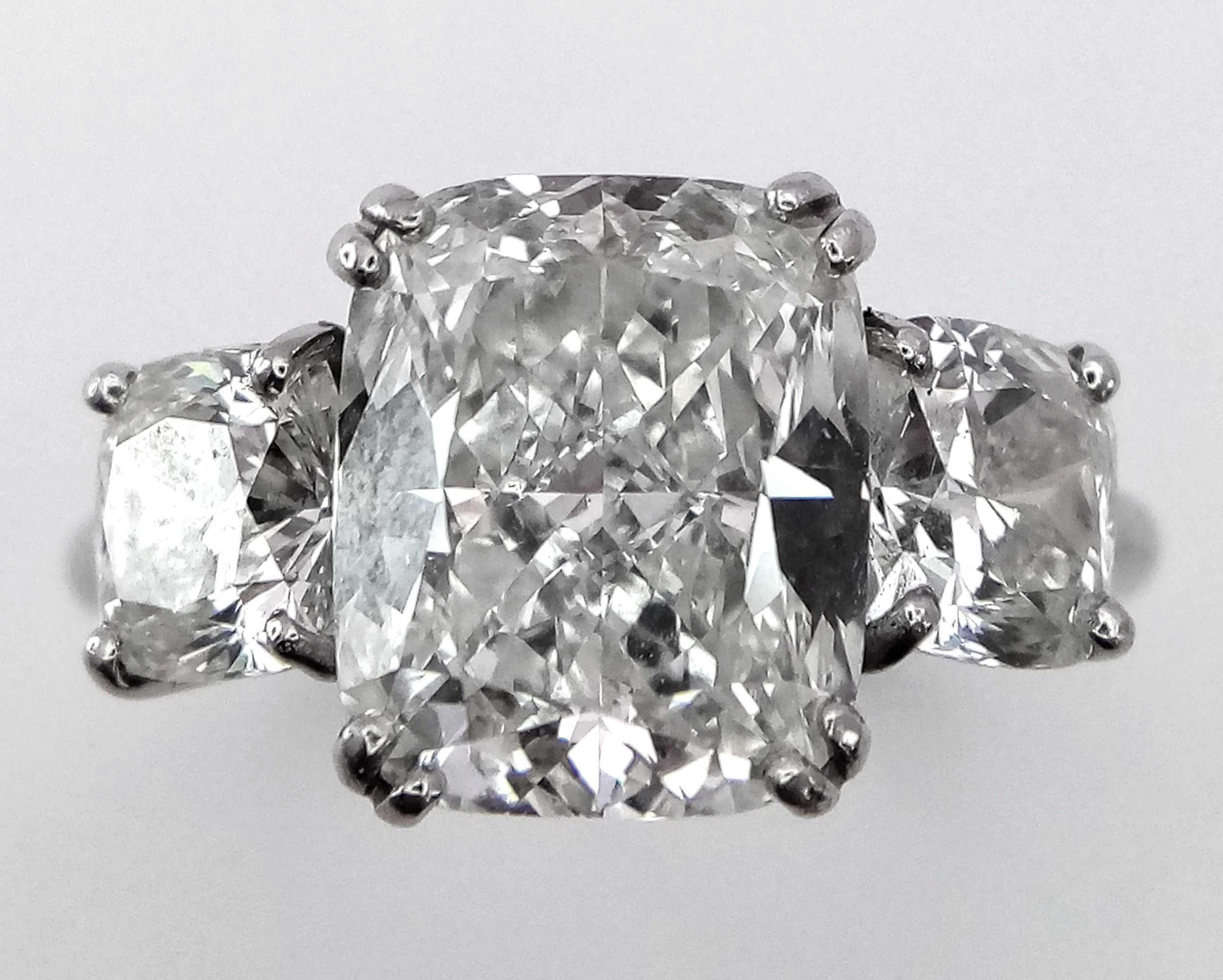 A Breathtaking 4.01ct GIA Certified Diamond Ring. A brilliant cushion cut 4.01ct central diamond - Image 11 of 22