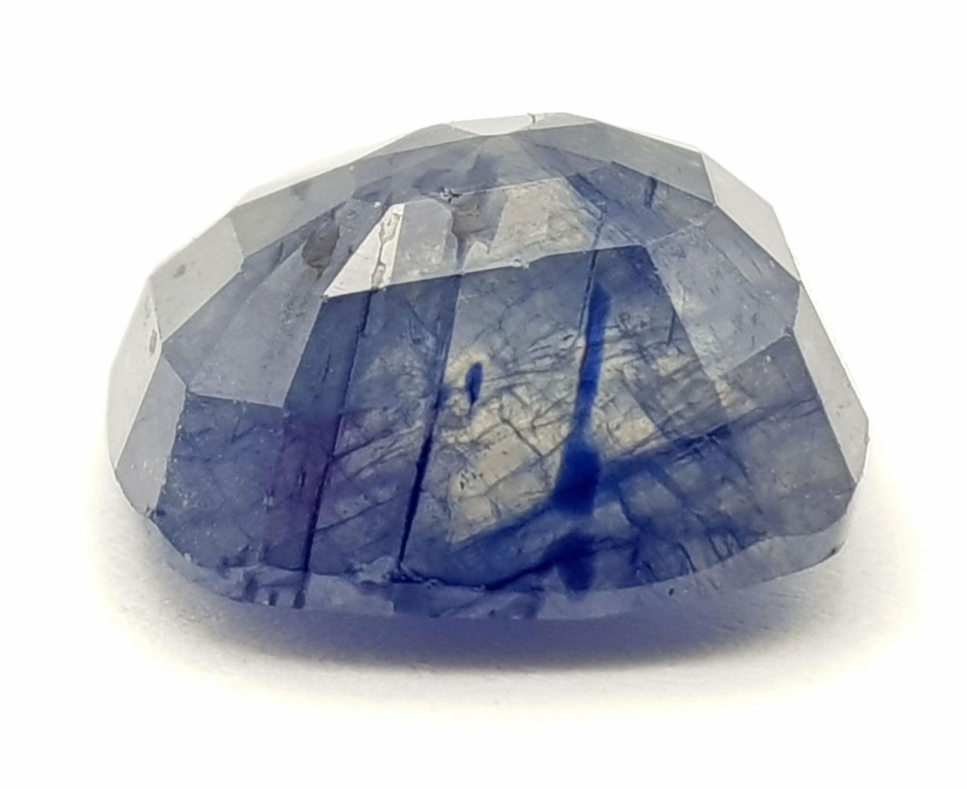 A 8.01ct Natural Blue Sapphire Gemstone - GFCO Swiss Certified. - Bild 3 aus 6