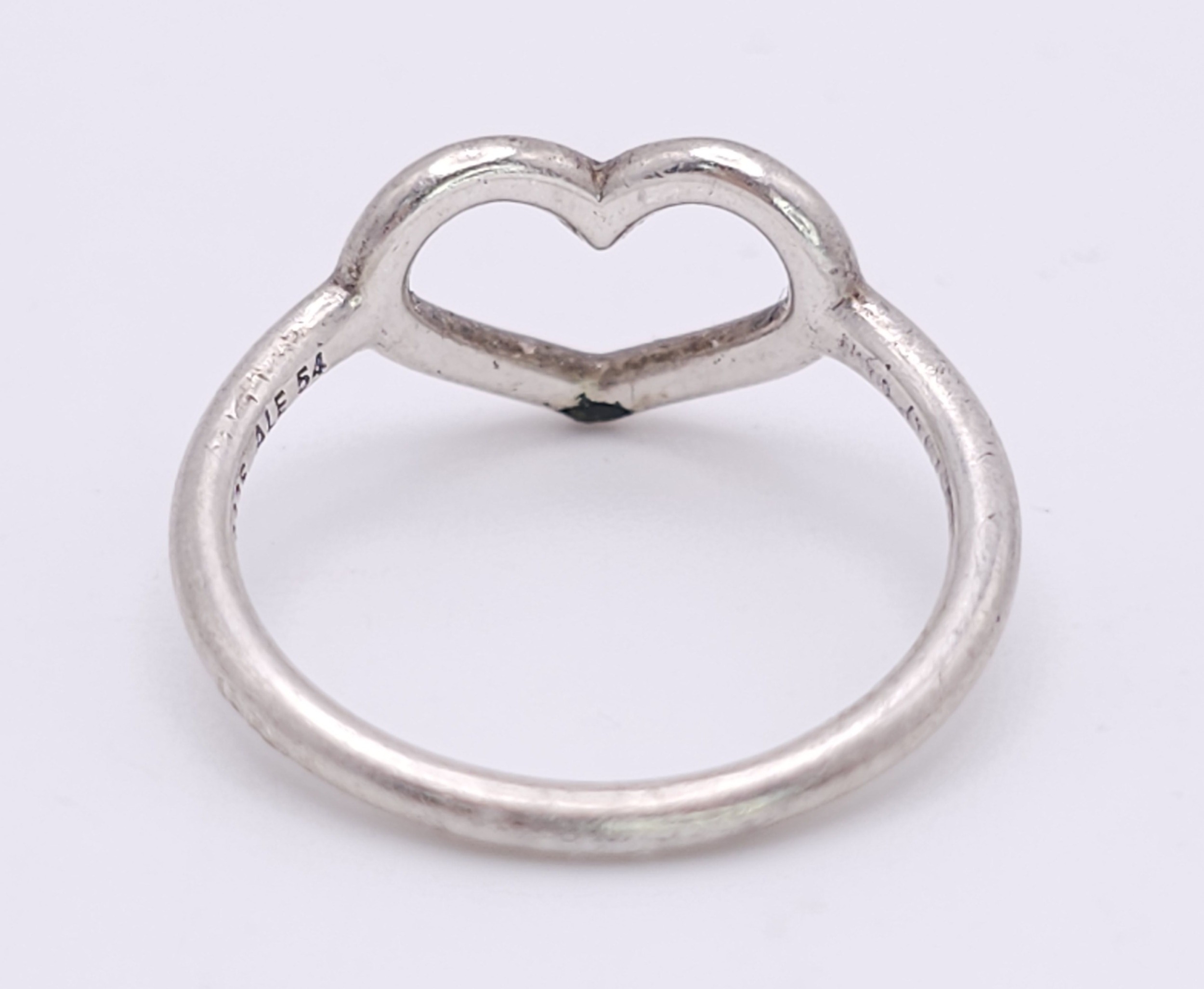 A PANDORA STERLING SILVER HEART RING. UK size N, US size 54, 2g weight. Ref: SC 8087 - Image 4 of 7