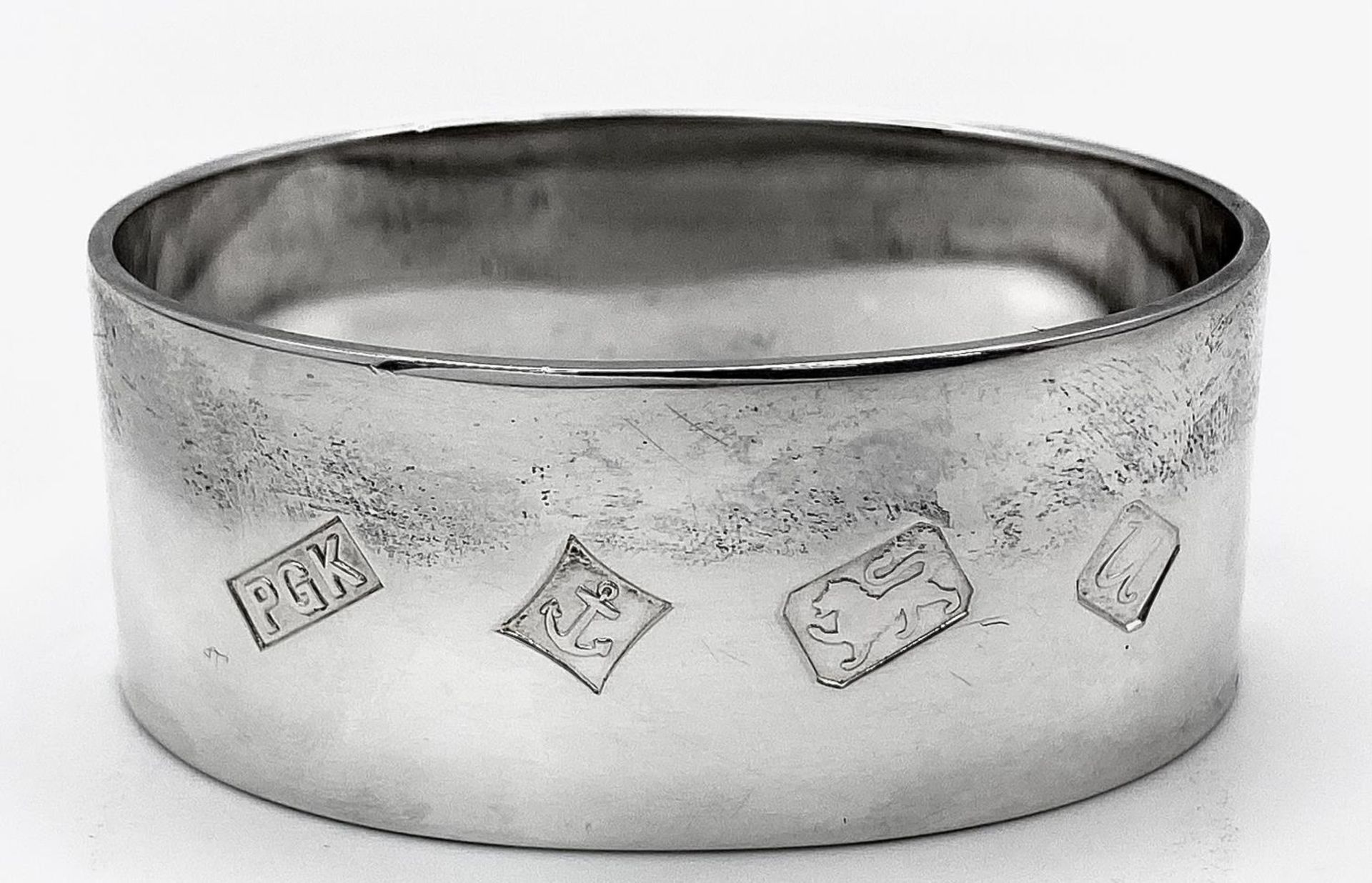 A Sterling Silver Engraved Oval Napkin Ring from Boodles and Dunthorne, in original box, Christening - Bild 3 aus 3