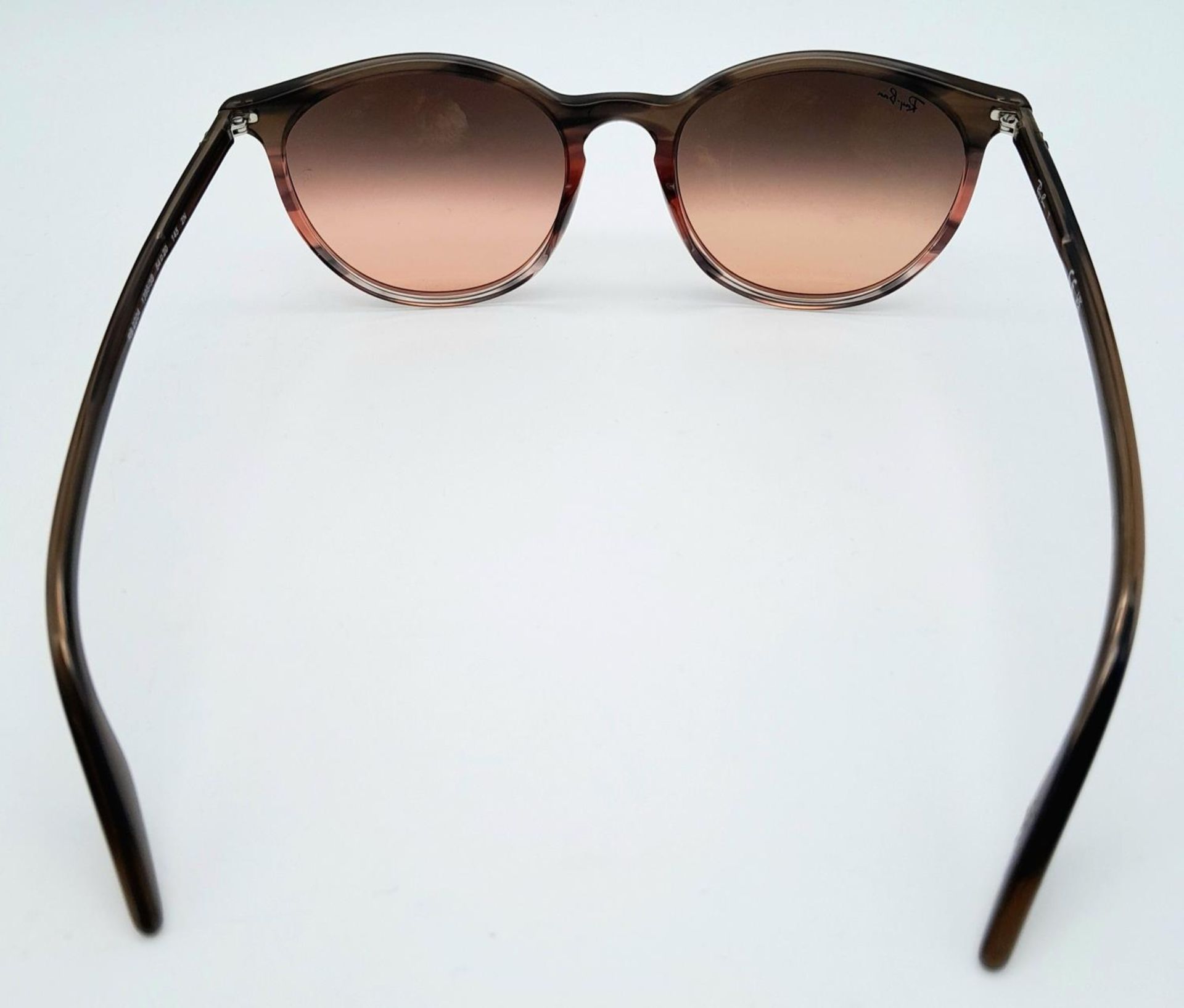 A Pair of Ray-Ban Ladies Sunglasses. - Image 5 of 7