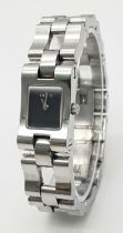A Designer Gucci Stainless Steel Quartz Ladies Watch. Stainless steel bracelet and case - 17mm.