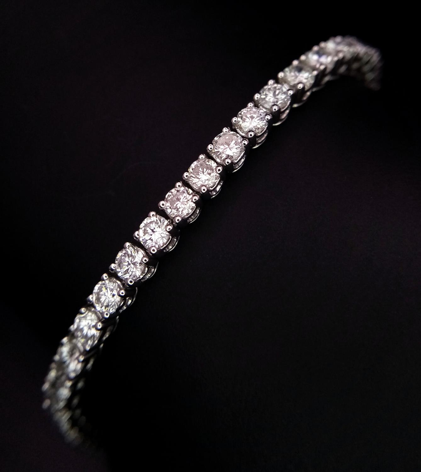 A 18K WHITE GOLD DIAMOND TENNIS BRACELET 5.30CT OF WHITE BRILIANT CUT DIAMONDS 12.9G 17.7cm LENGTH - Image 3 of 6