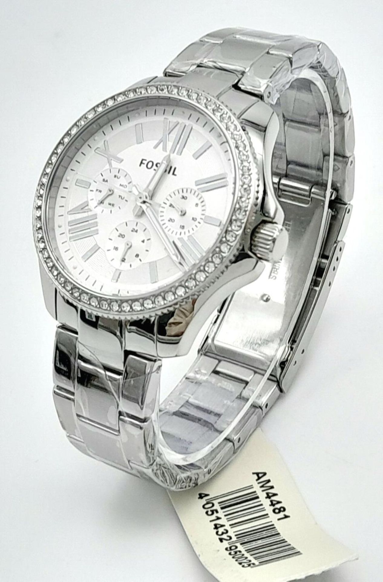 A Fossil Quartz Gents Watch. Stainless steel bracelet and case - 41mm. White dial with three sub