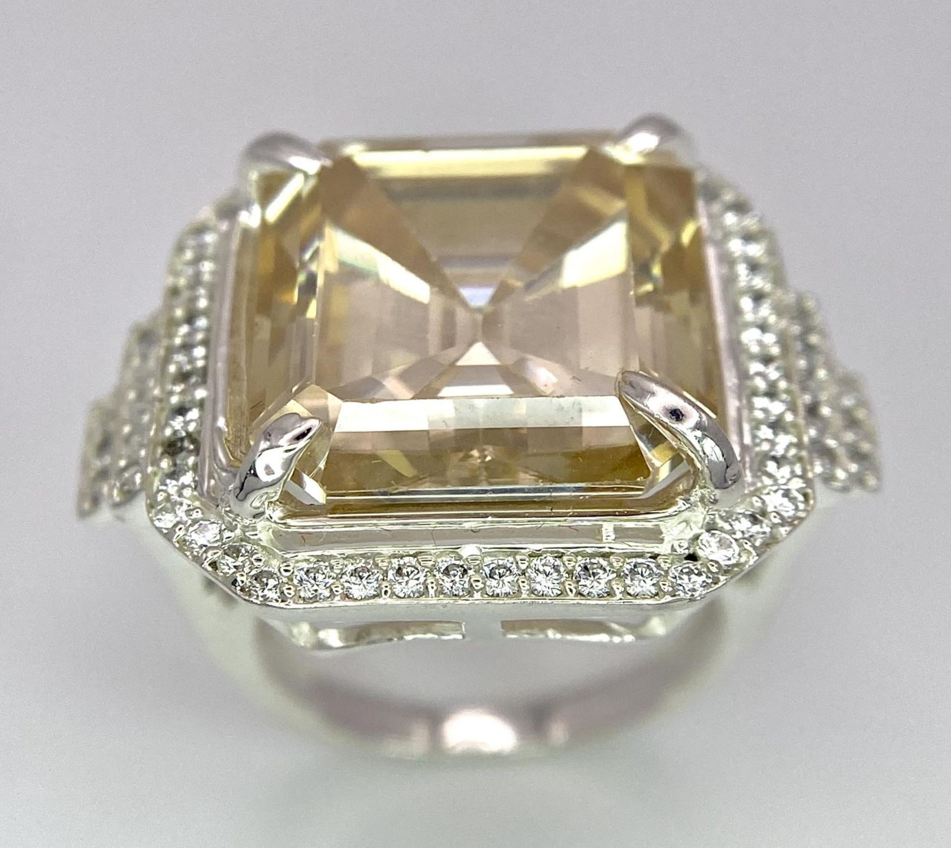 A 16.20ct Champagne Moissanite Dress Ring set in 925 Silver. Comes with a presentation case. Size N. - Image 2 of 7