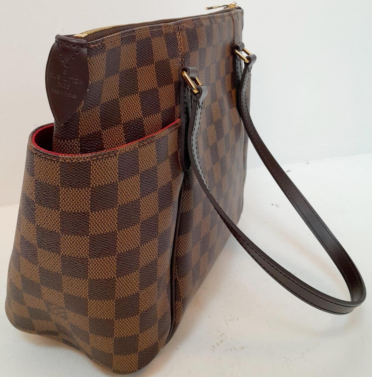 A Louis Vuitton Damier Ebene 'Totally PM' Shoulder Bag. Canvas exterior with gold-toned hardware, - Image 2 of 4